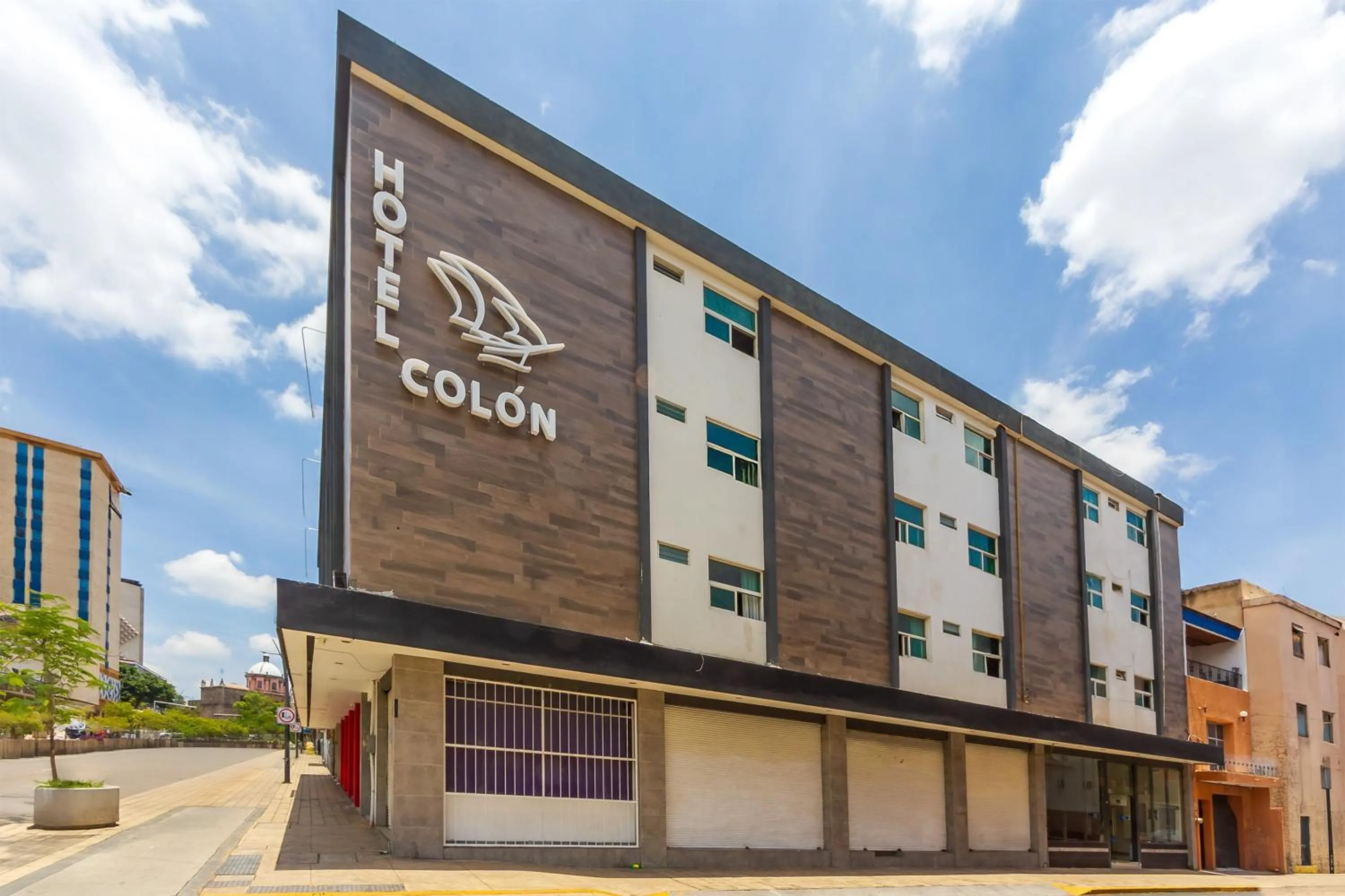 Property building in OYO Hotel Colon Express