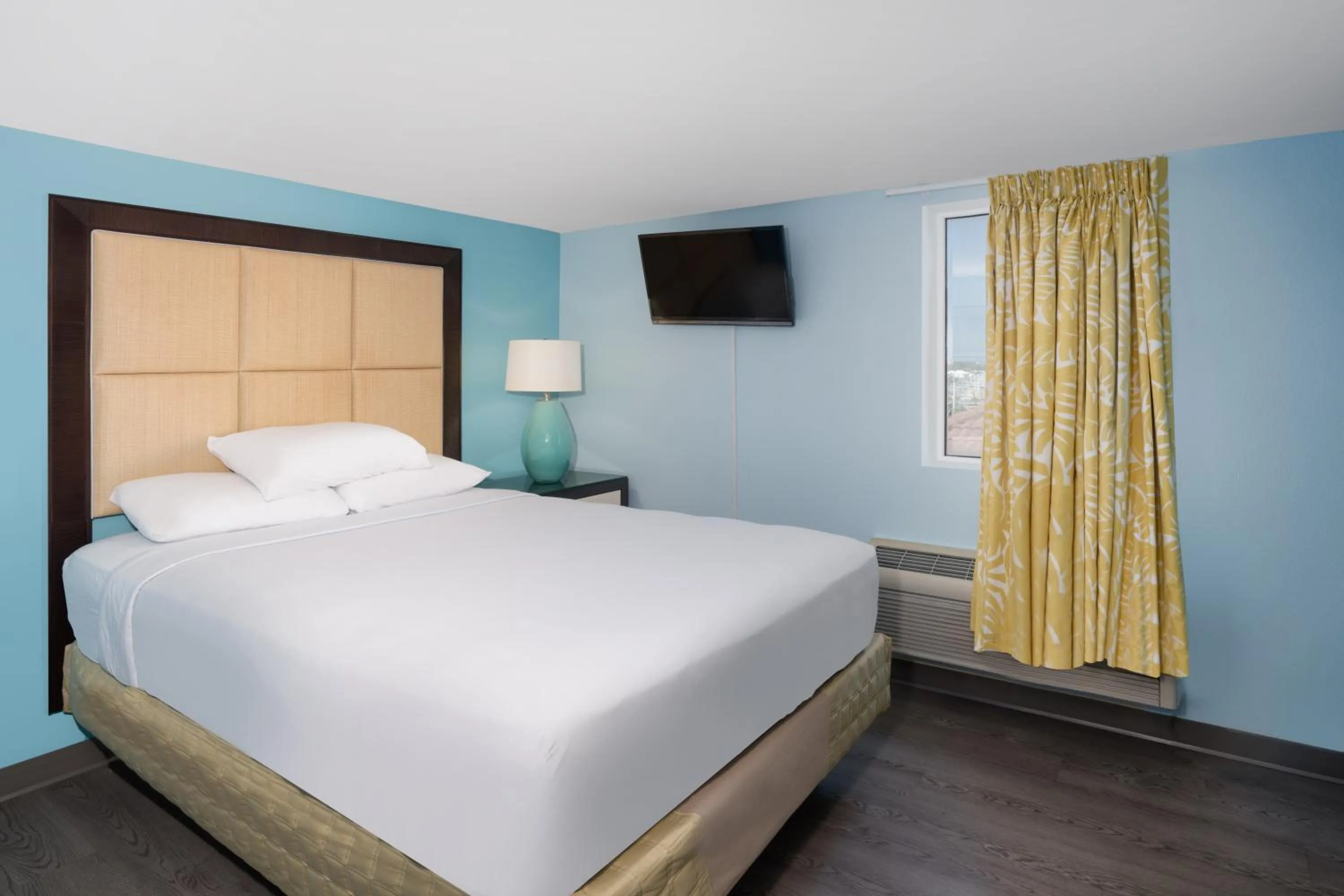 Bedroom, Bed in Palette Resort Myrtle Beach