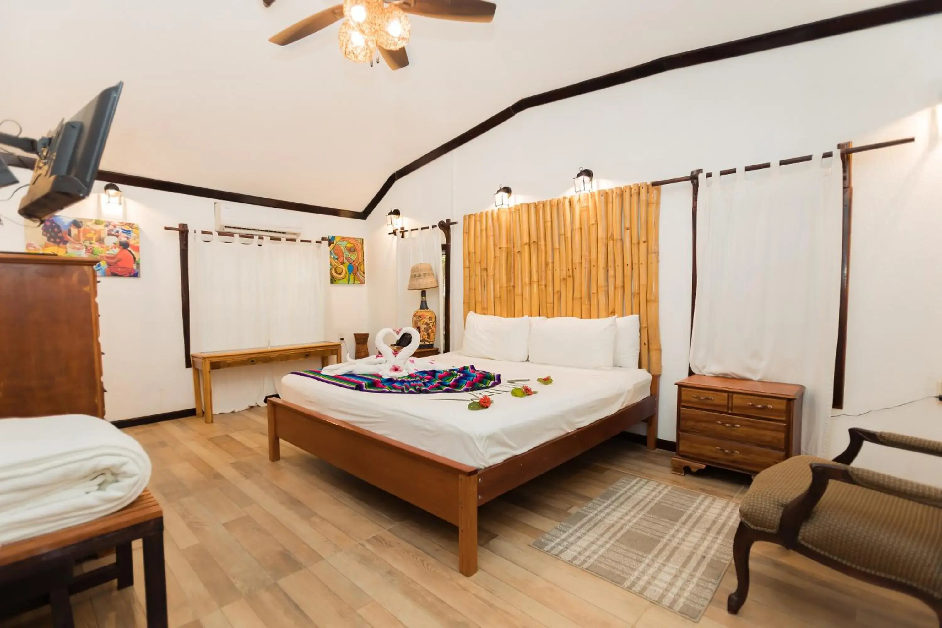 Large Double or Twin Room in Falling Leaves Lodge Large Double or Twin Room in Falling Leaves Lodge