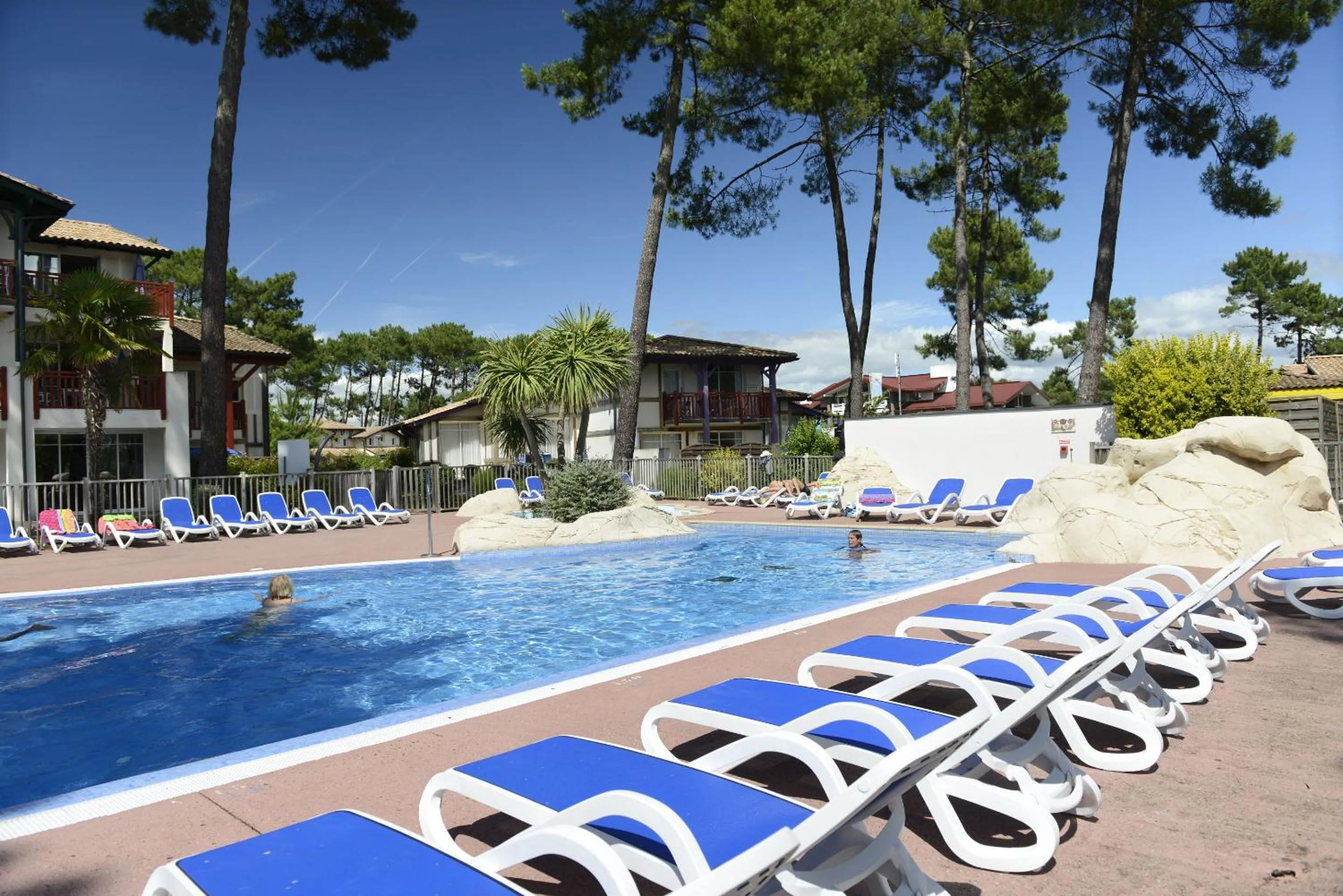 Swimming pool in Résidence Odalys Les Greens du Bassin