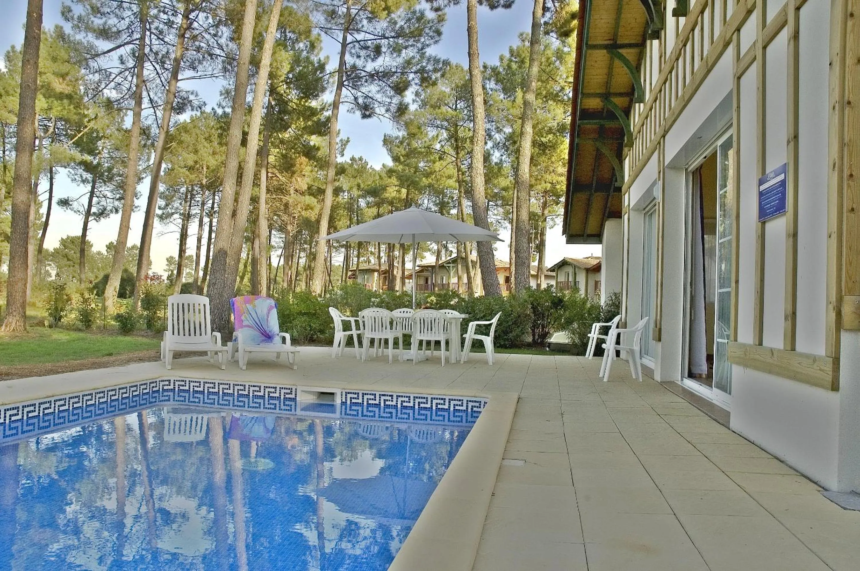 Swimming pool in Résidence Odalys Les Greens du Bassin