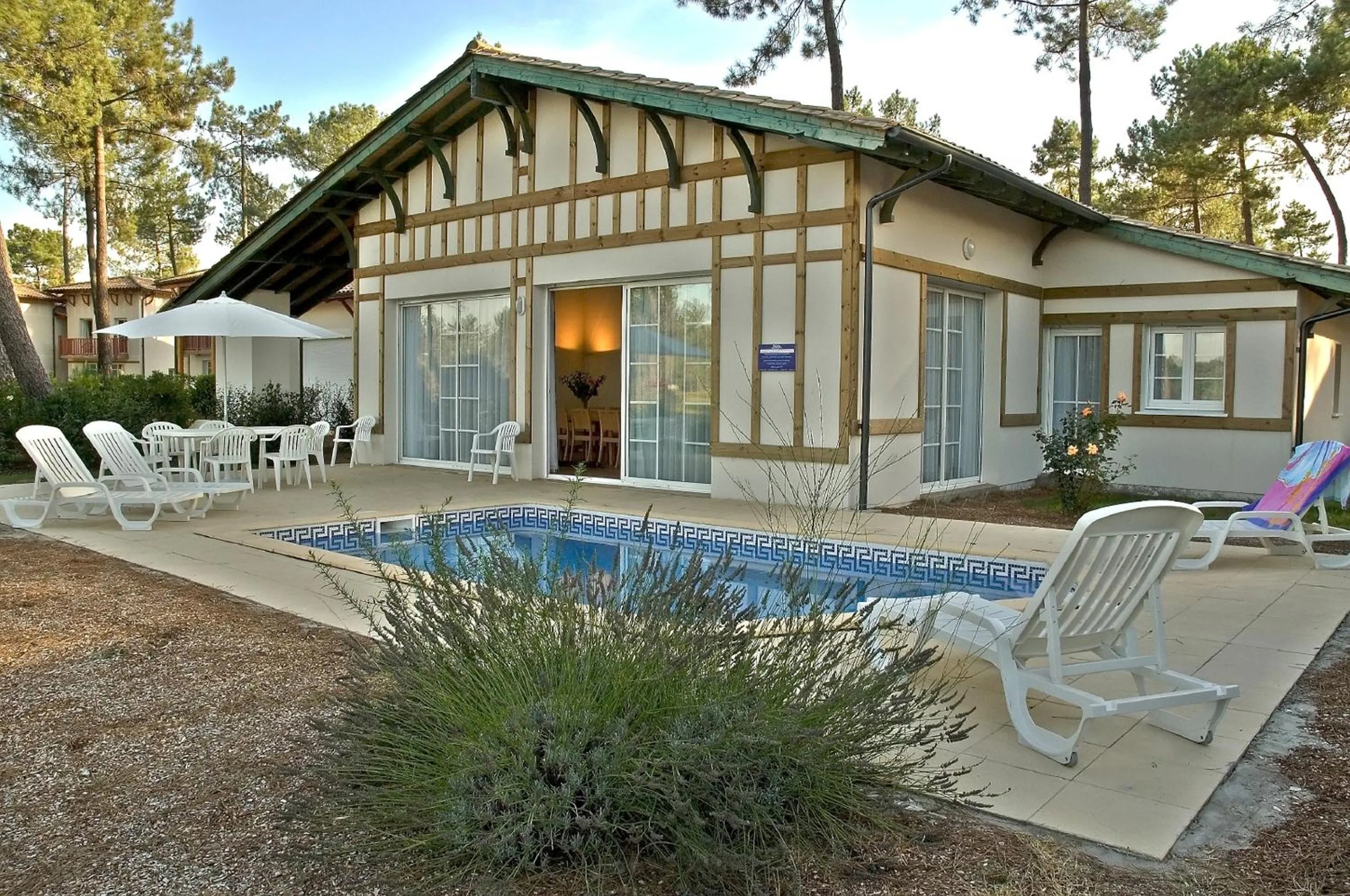 Swimming pool in Résidence Odalys Les Greens du Bassin