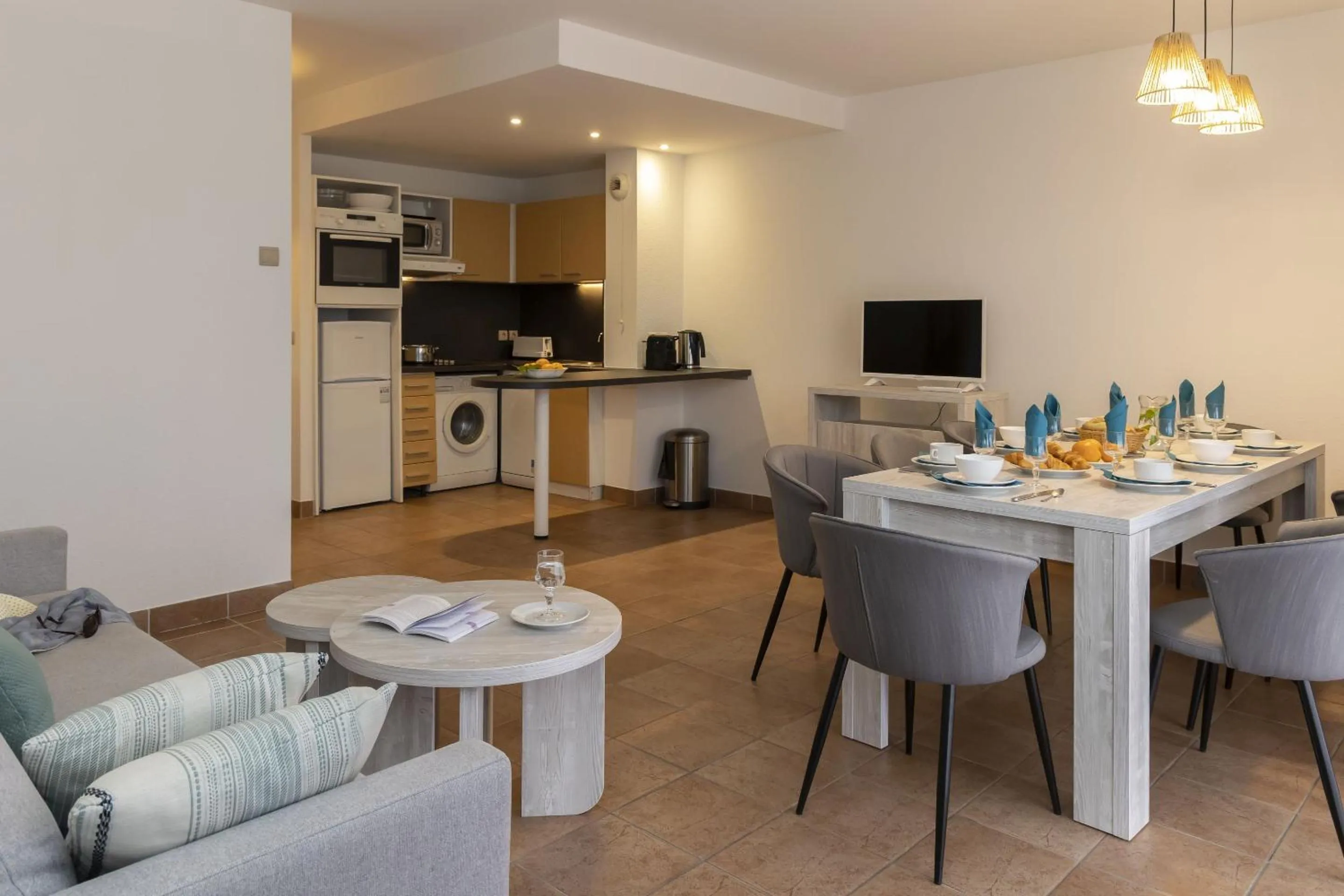 Kitchen or kitchenette in Résidence Odalys Les Greens du Bassin