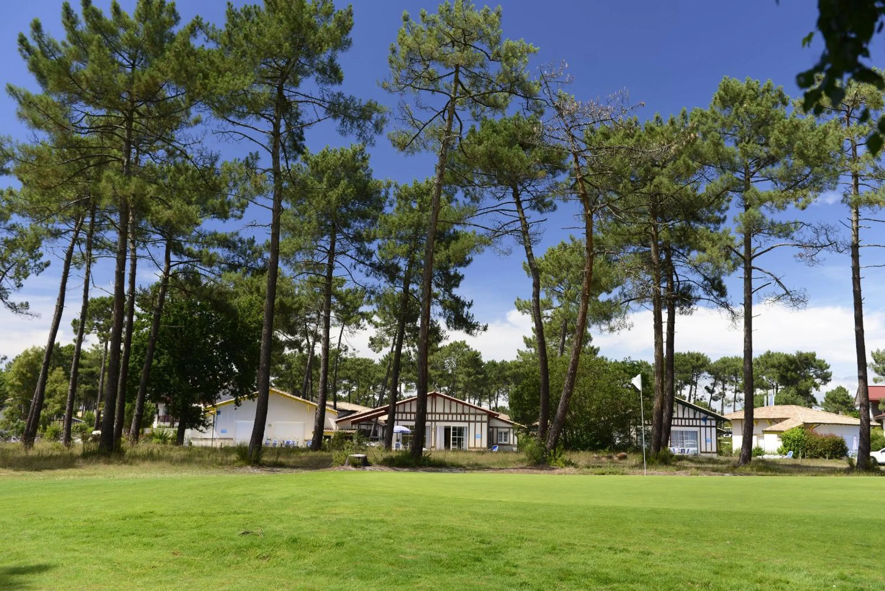 Facade/entrance in Résidence Odalys Les Greens du Bassin
