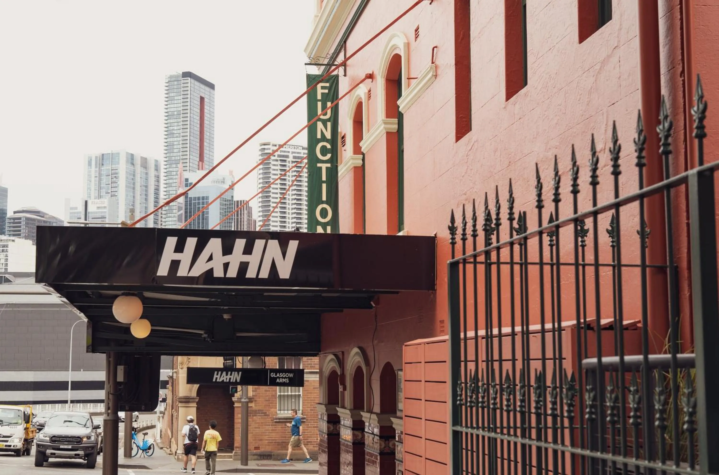 Property building in Glasgow Arms Hotel Ultimo