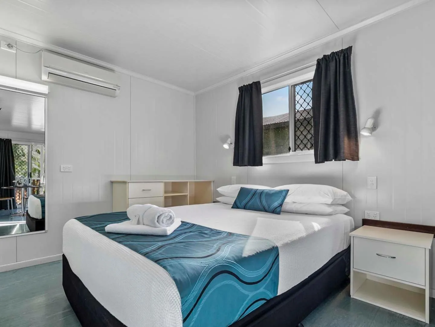 Bed in Queens Beach Tourist Village