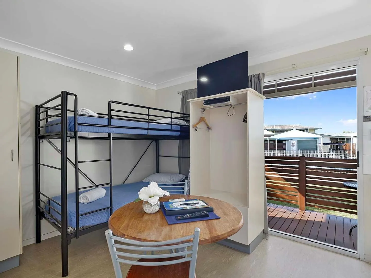 bunk bed, Bed in Queens Beach Tourist Village