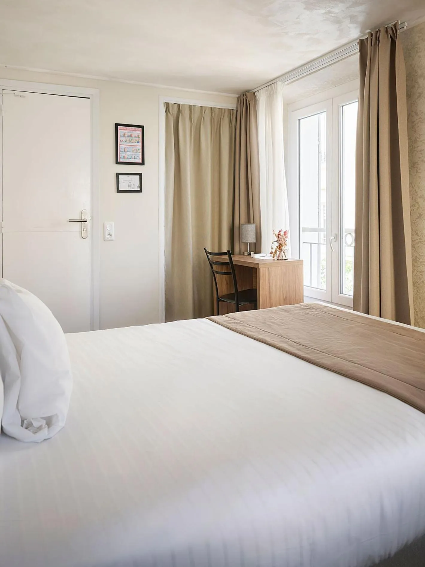 Bed in Hotel des Congrès et Festivals