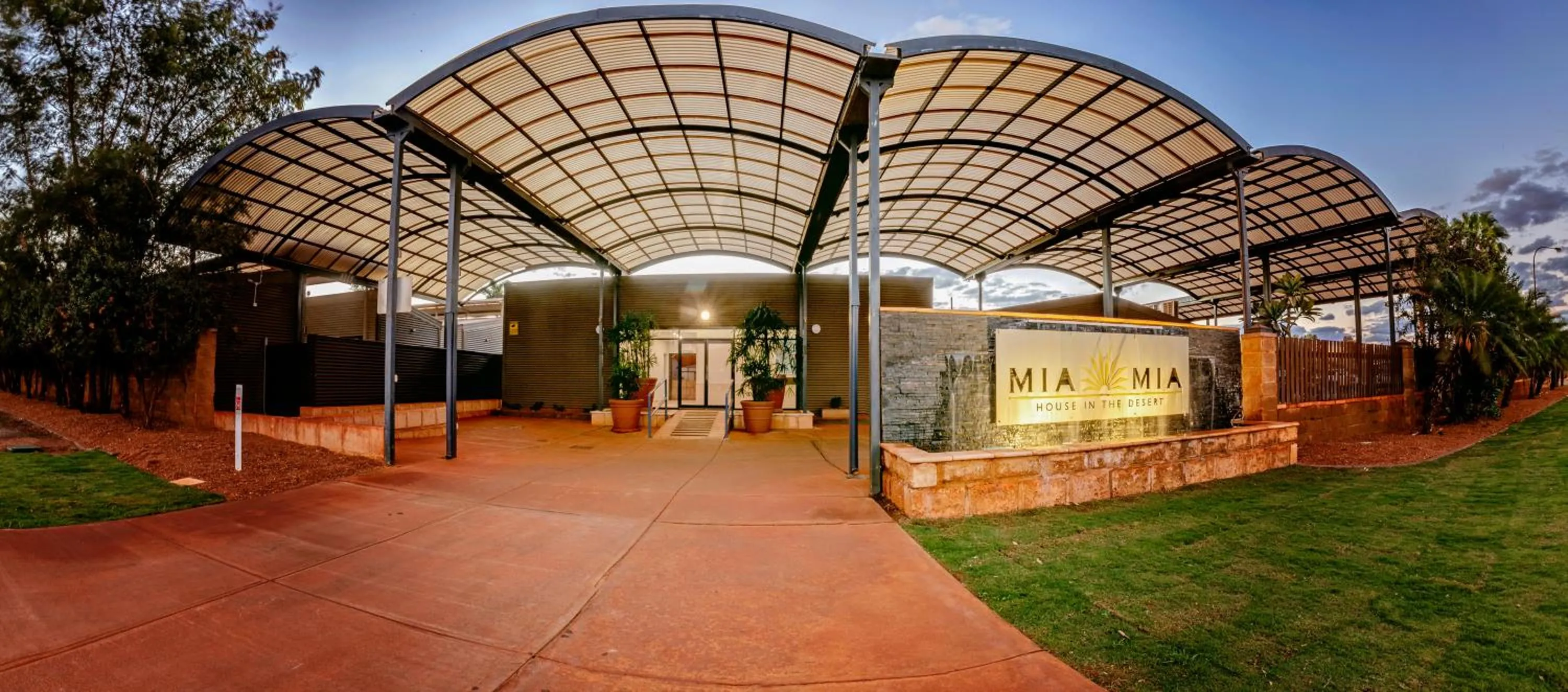 Facade/entrance in Mia Mia House in the Desert