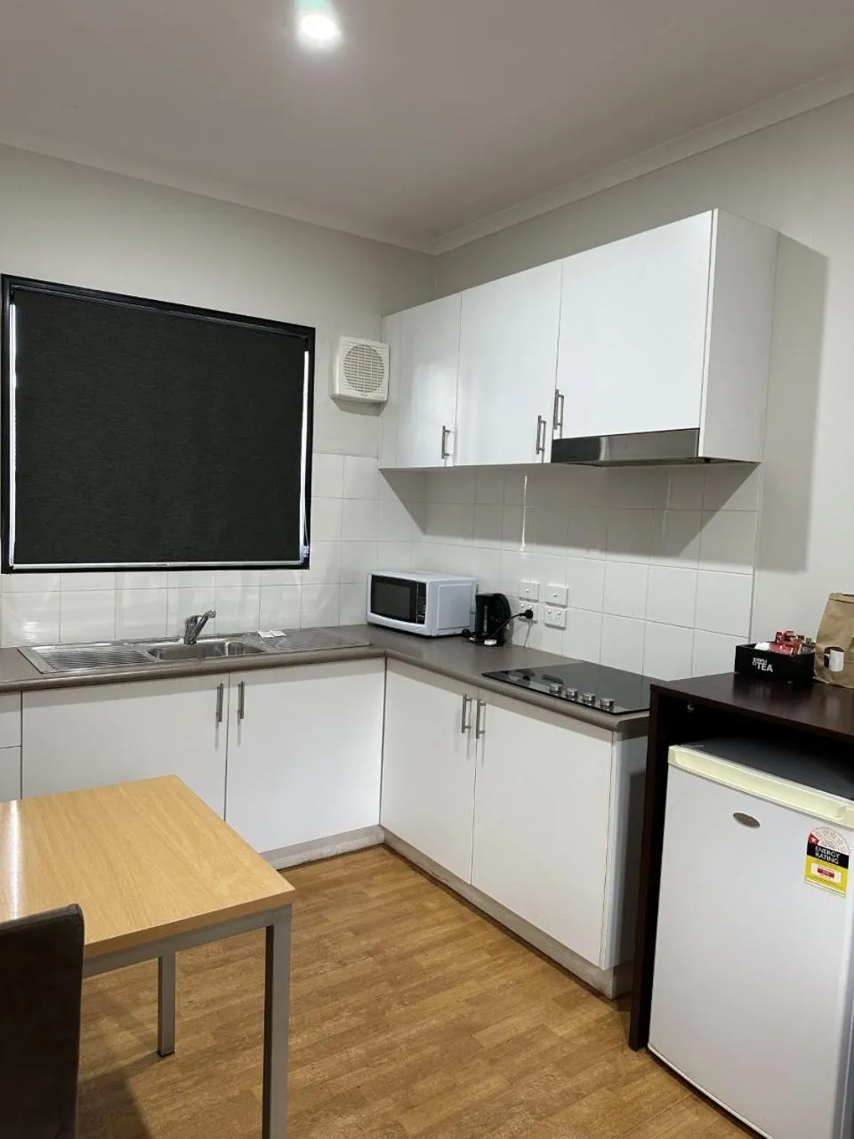 Kitchen or kitchenette in Mia Mia House in the Desert