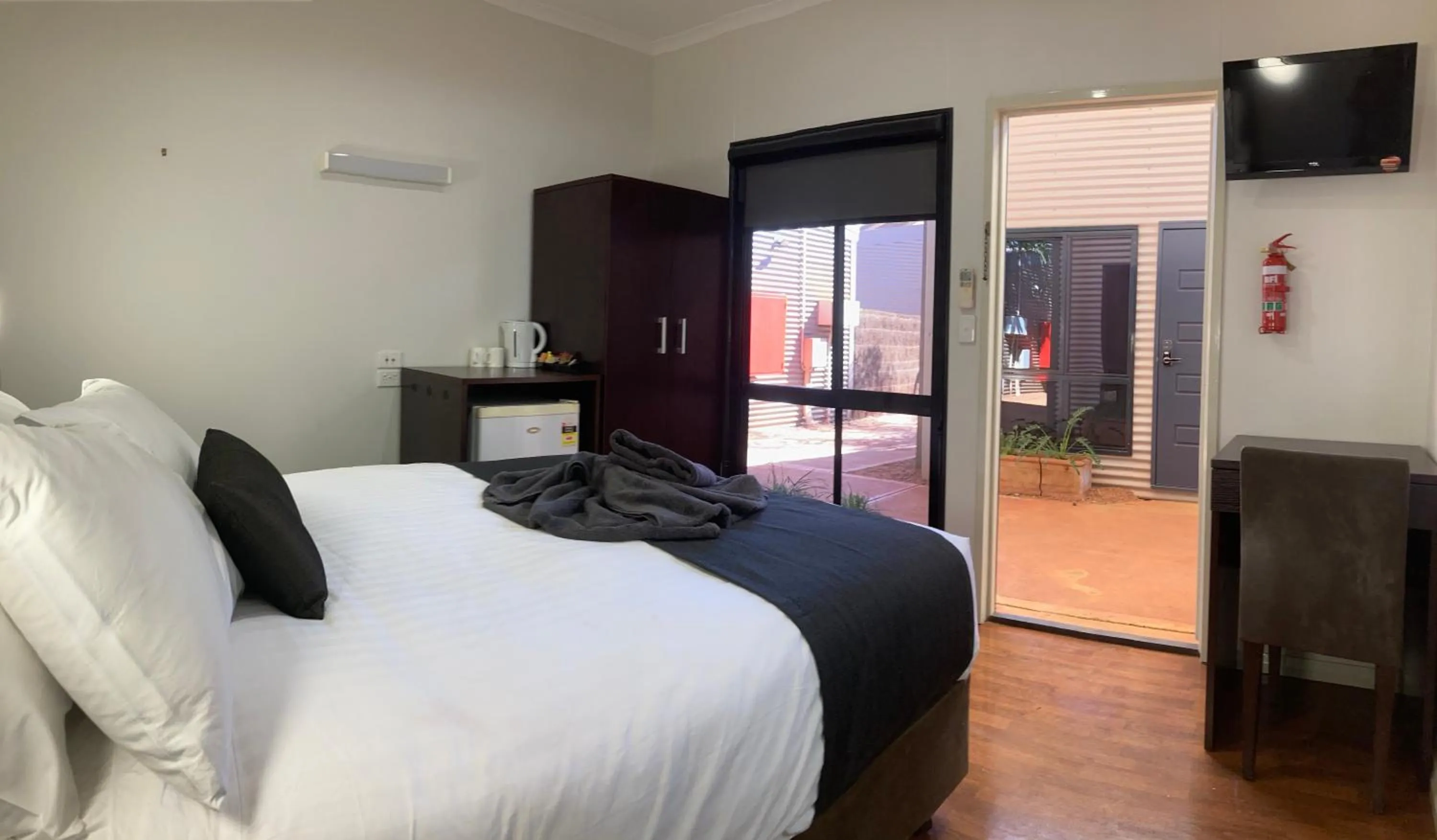 Photo of the whole room, Bed in Mia Mia House in the Desert