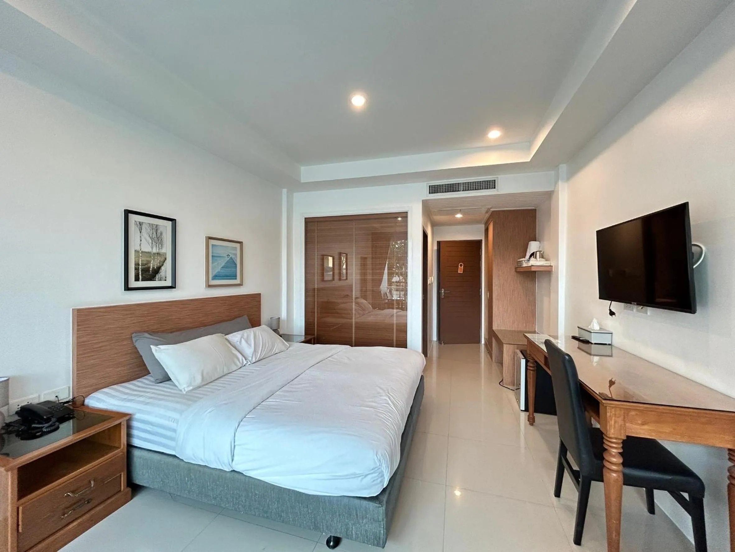 Communal lounge/ TV room, Bed in Clear House Resort - SHA Extra Plus