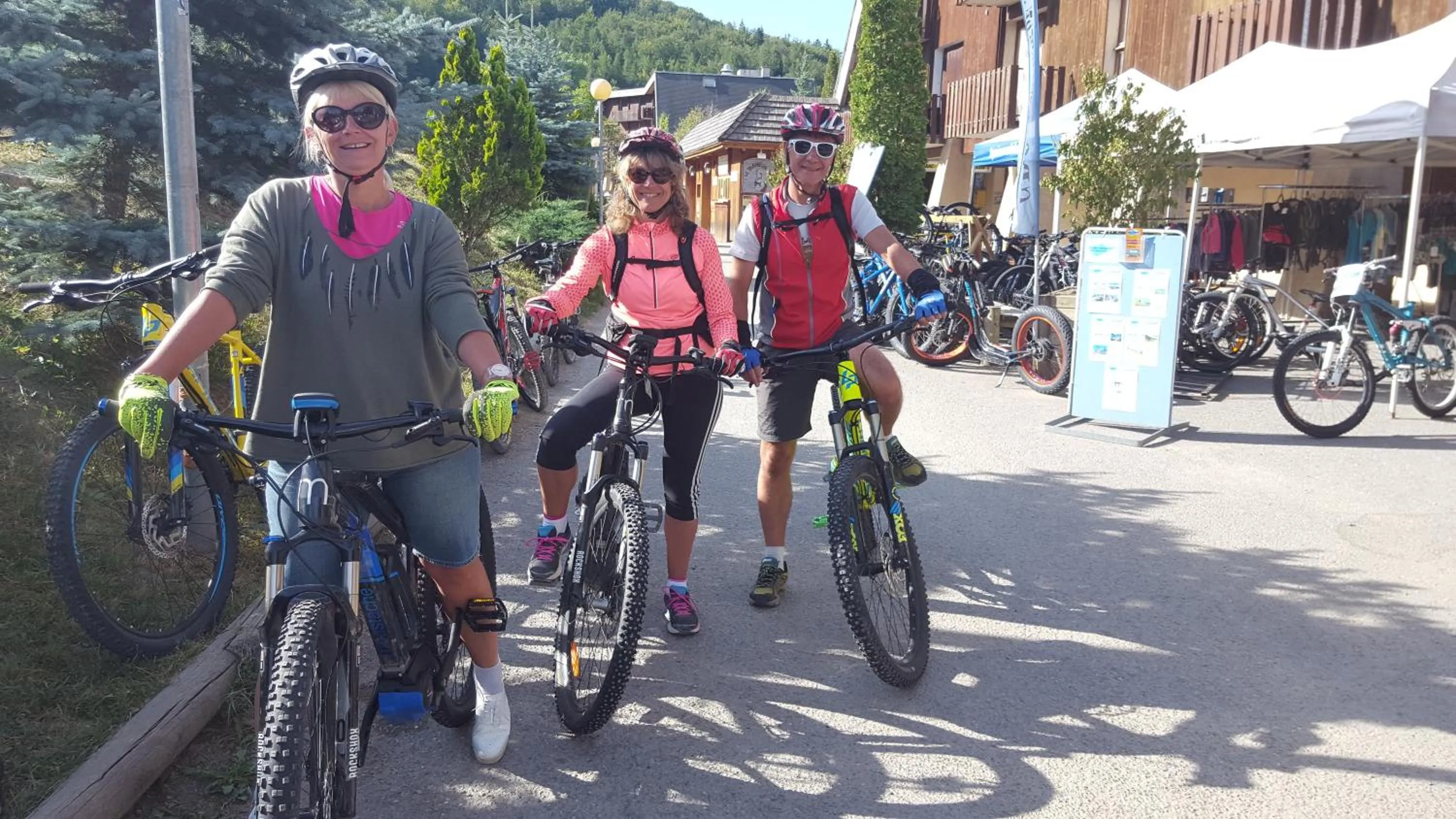 Cycling in Domaine de l'Adoux