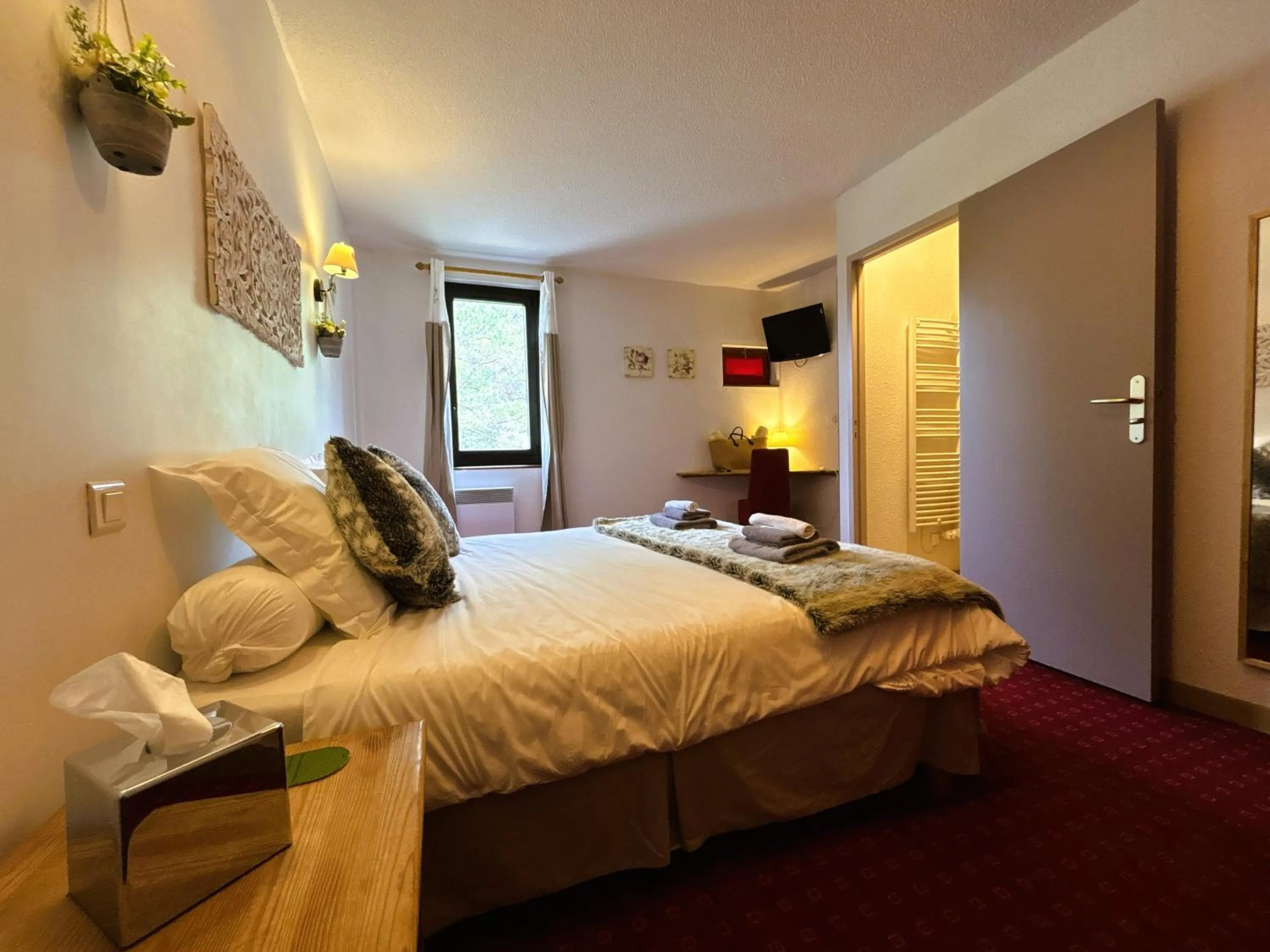 Bedroom, Bed in Domaine de l'Adoux