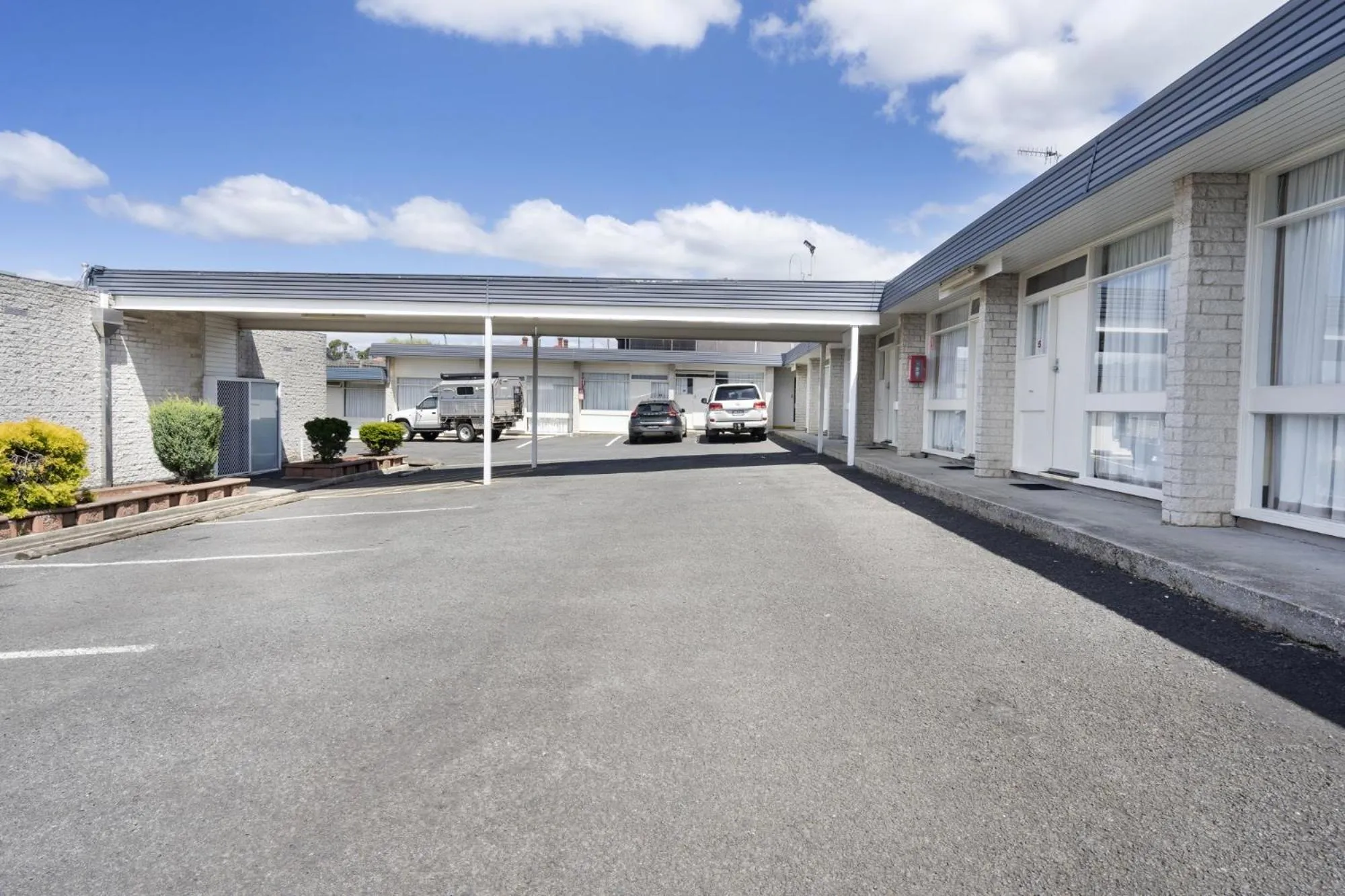 Top of the Town Hotel Motel