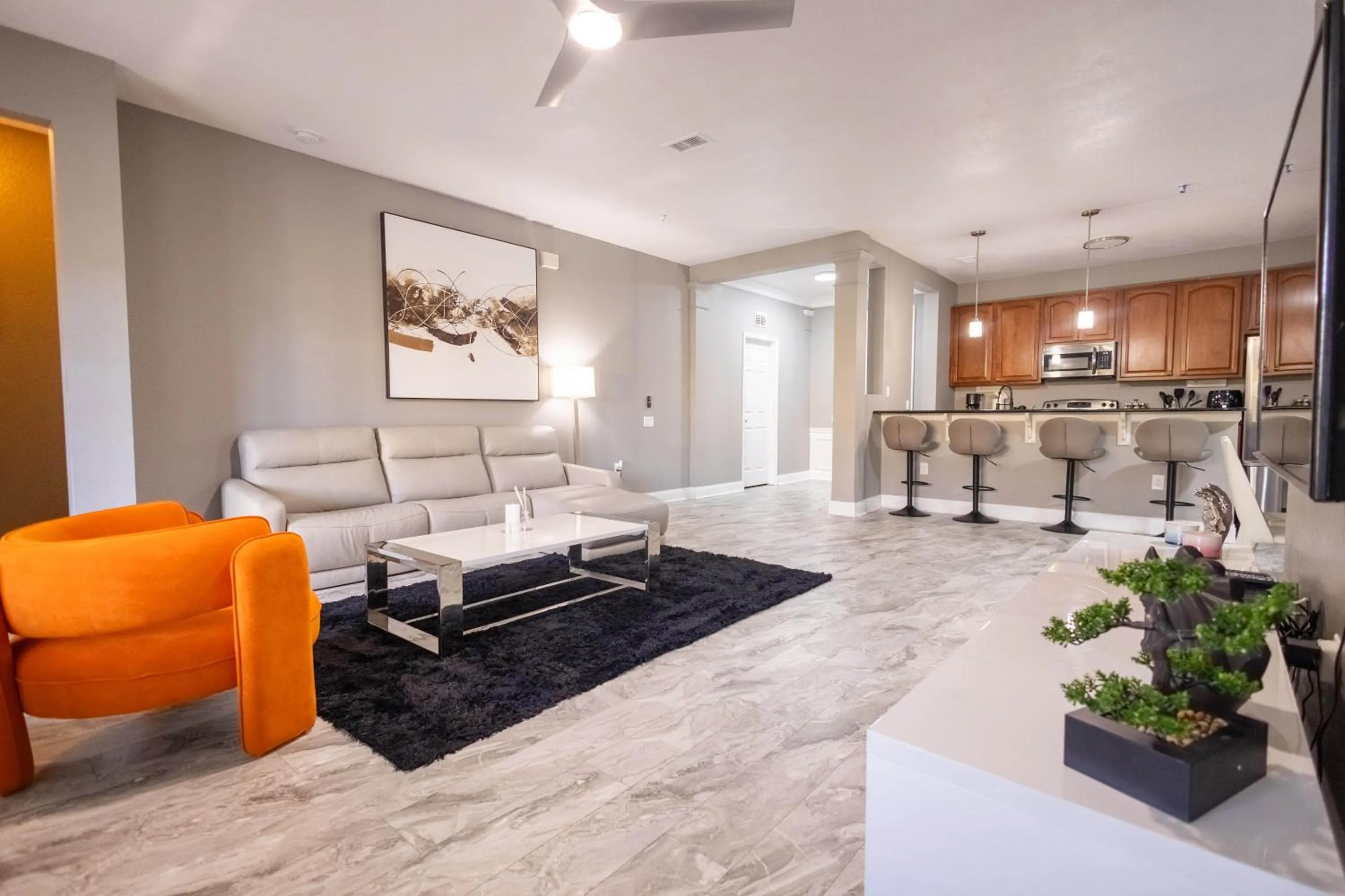 DISNEY PARKS- International Dr - Orlando Luxury Condominium- Fully Equipped - 3bed & 2 bath-