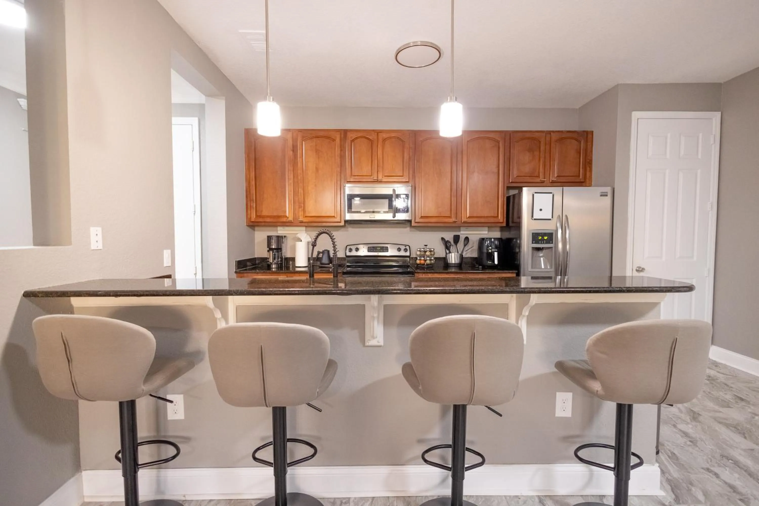 DISNEY PARKS- International Dr - Orlando Luxury Condominium- Fully Equipped - 3bed & 2 bath-