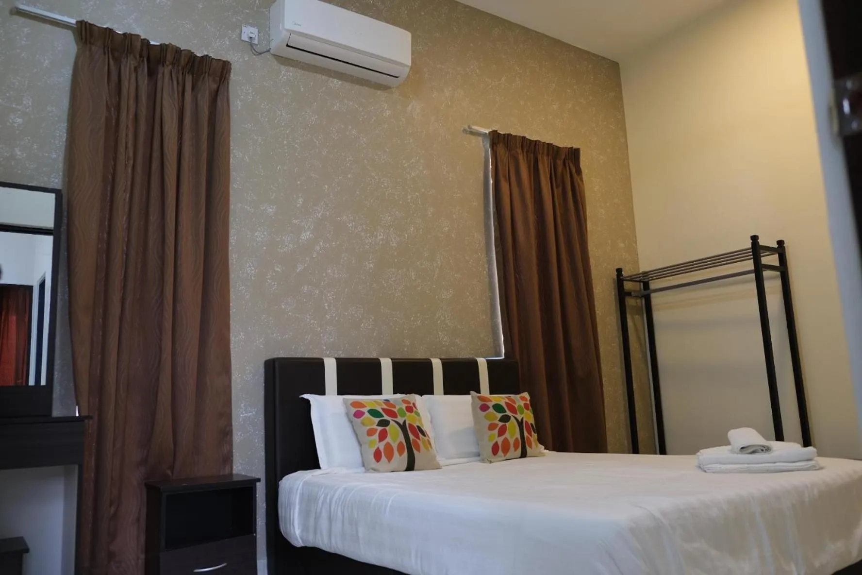 Bed in OK FAMILY VILLA