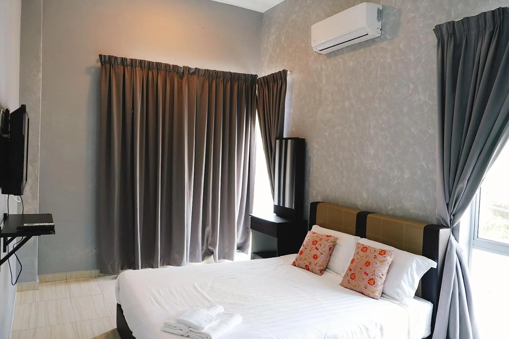 Bed in OK FAMILY VILLA