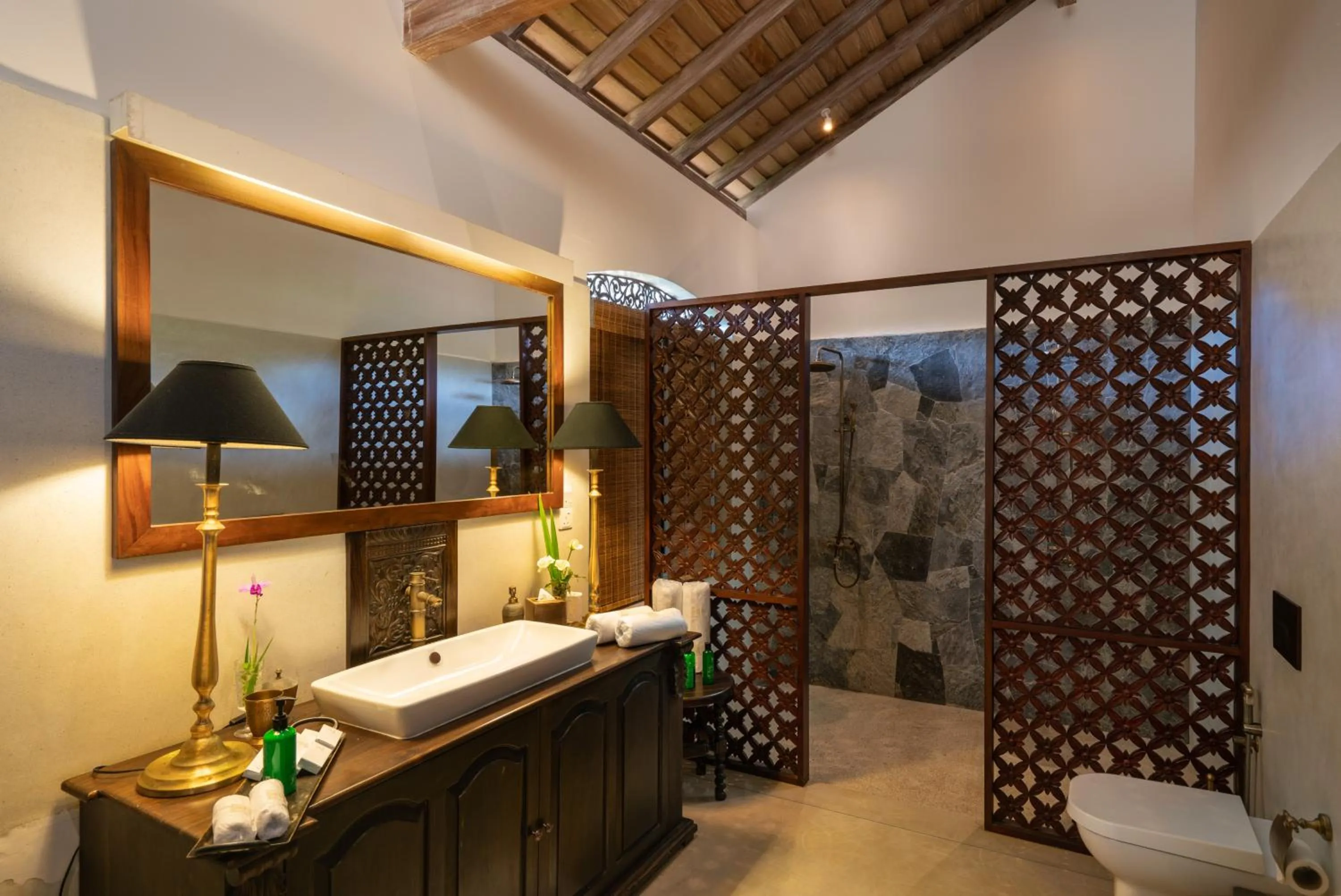 Bathroom in Sundara by Mosvold