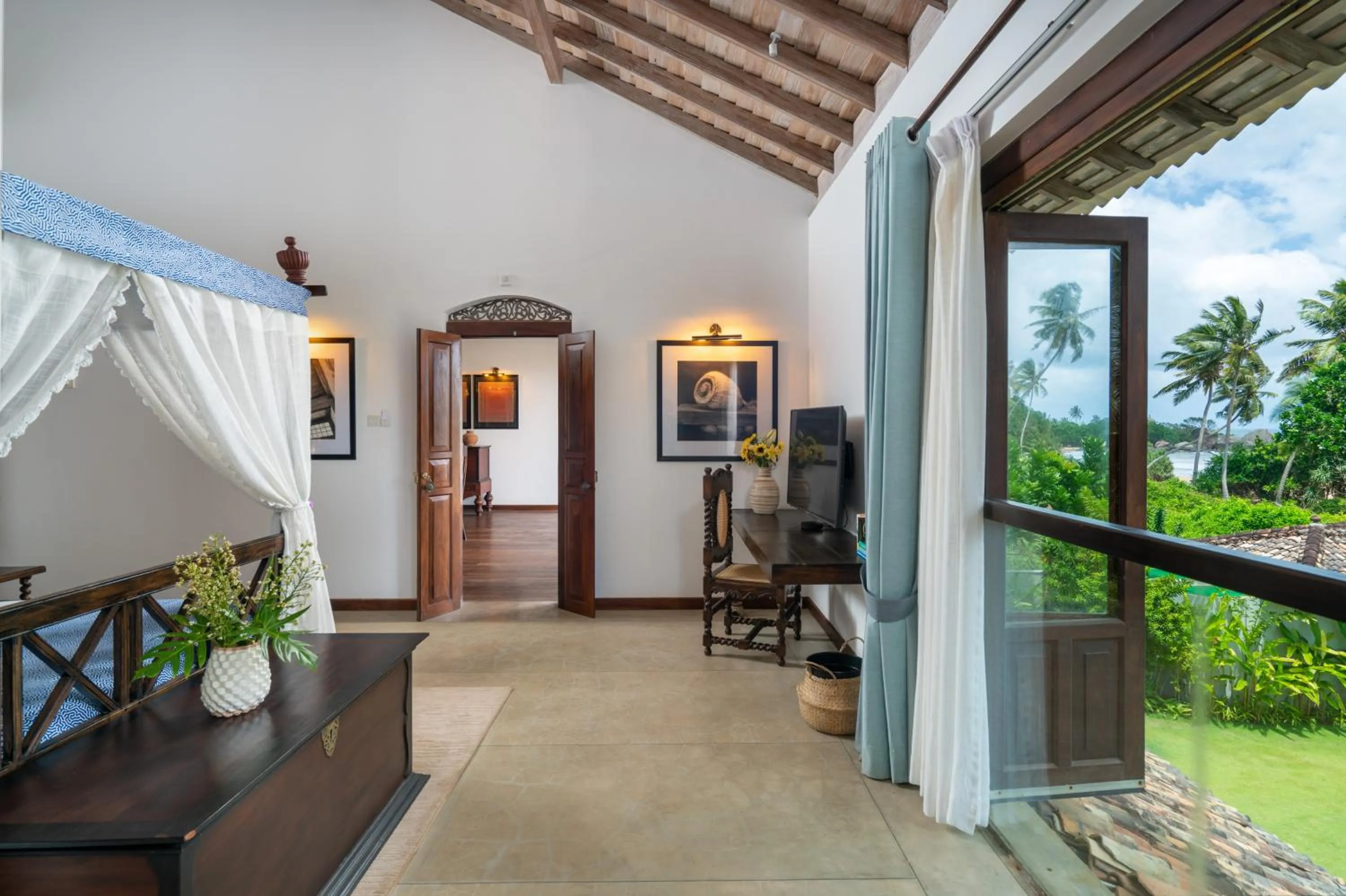 Photo of the whole room in Sundara by Mosvold