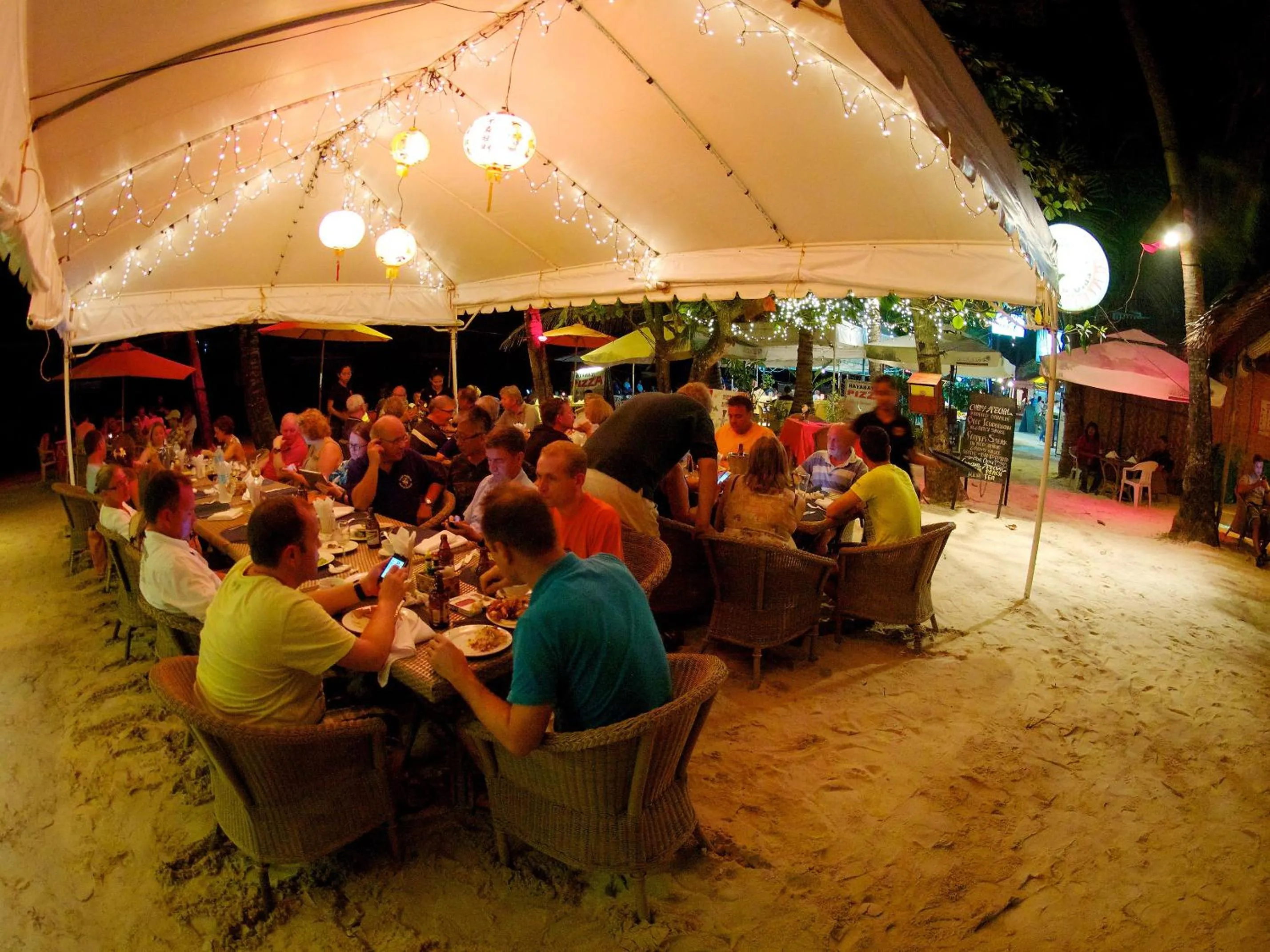 Restaurant/places to eat in Alona Vida Beach Resort