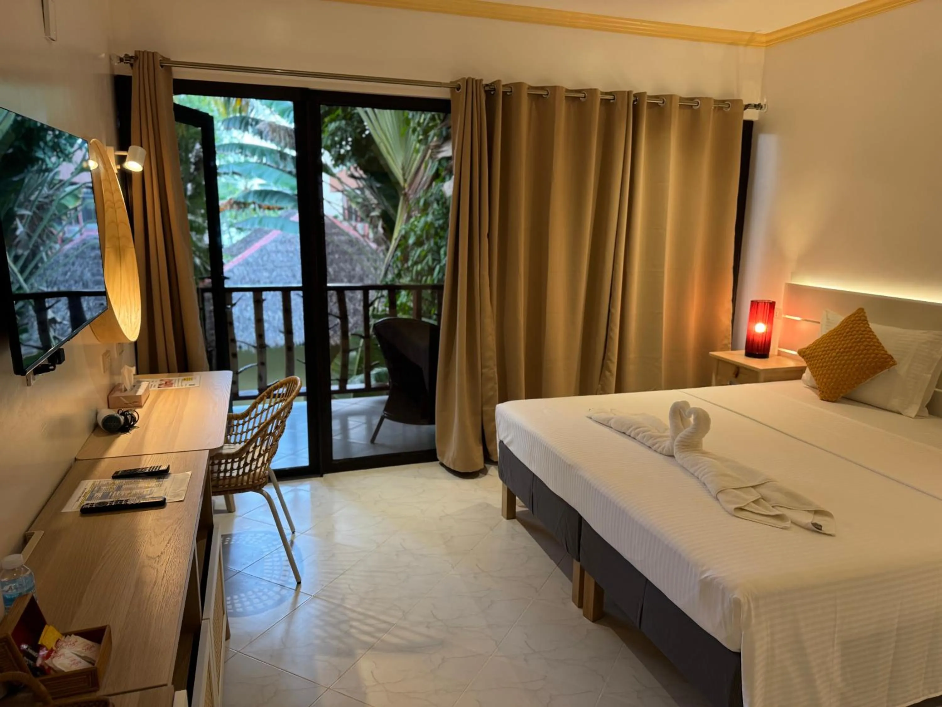 Bed in Alona Vida Beach Resort