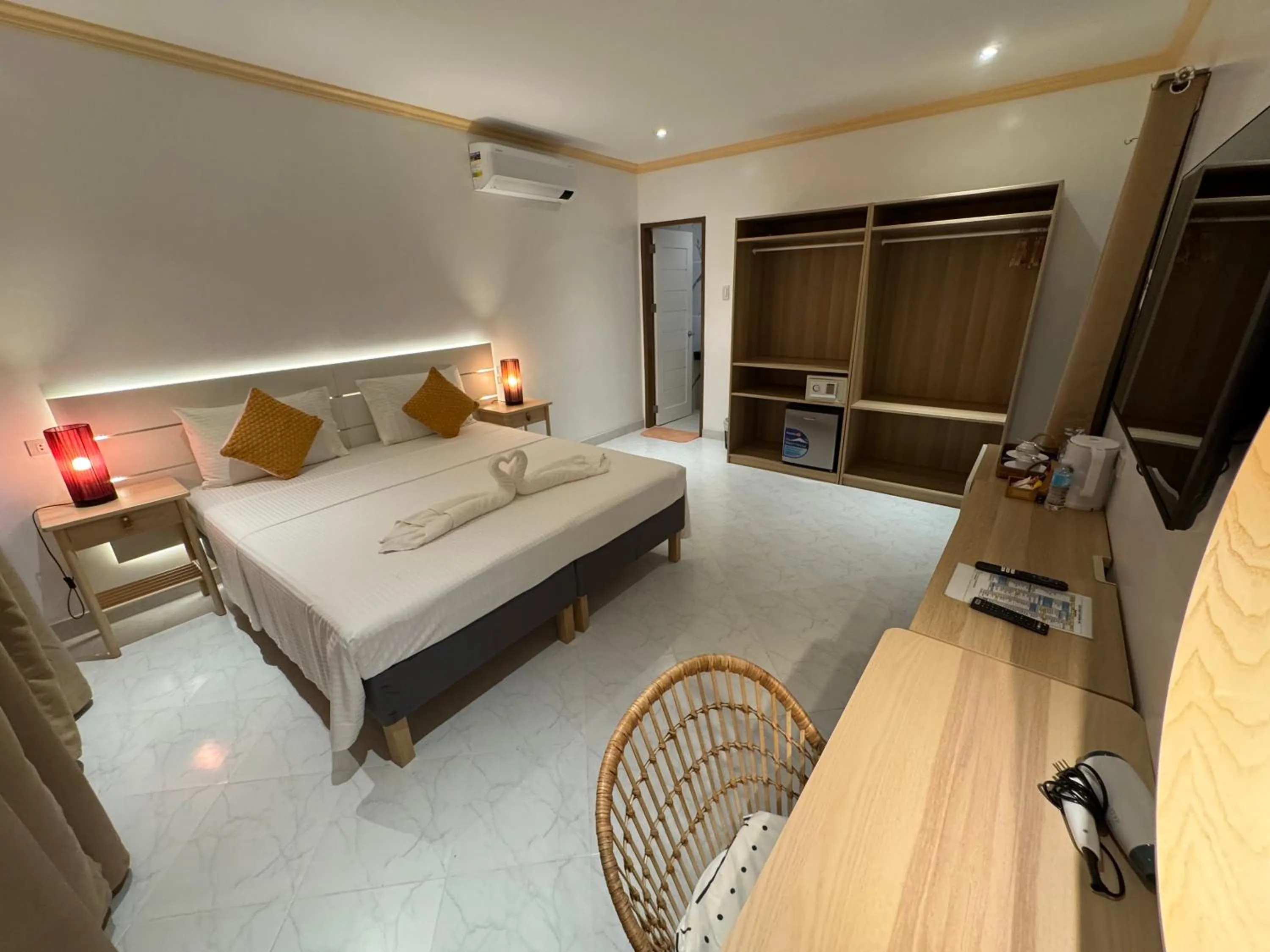 Bed in Alona Vida Beach Resort