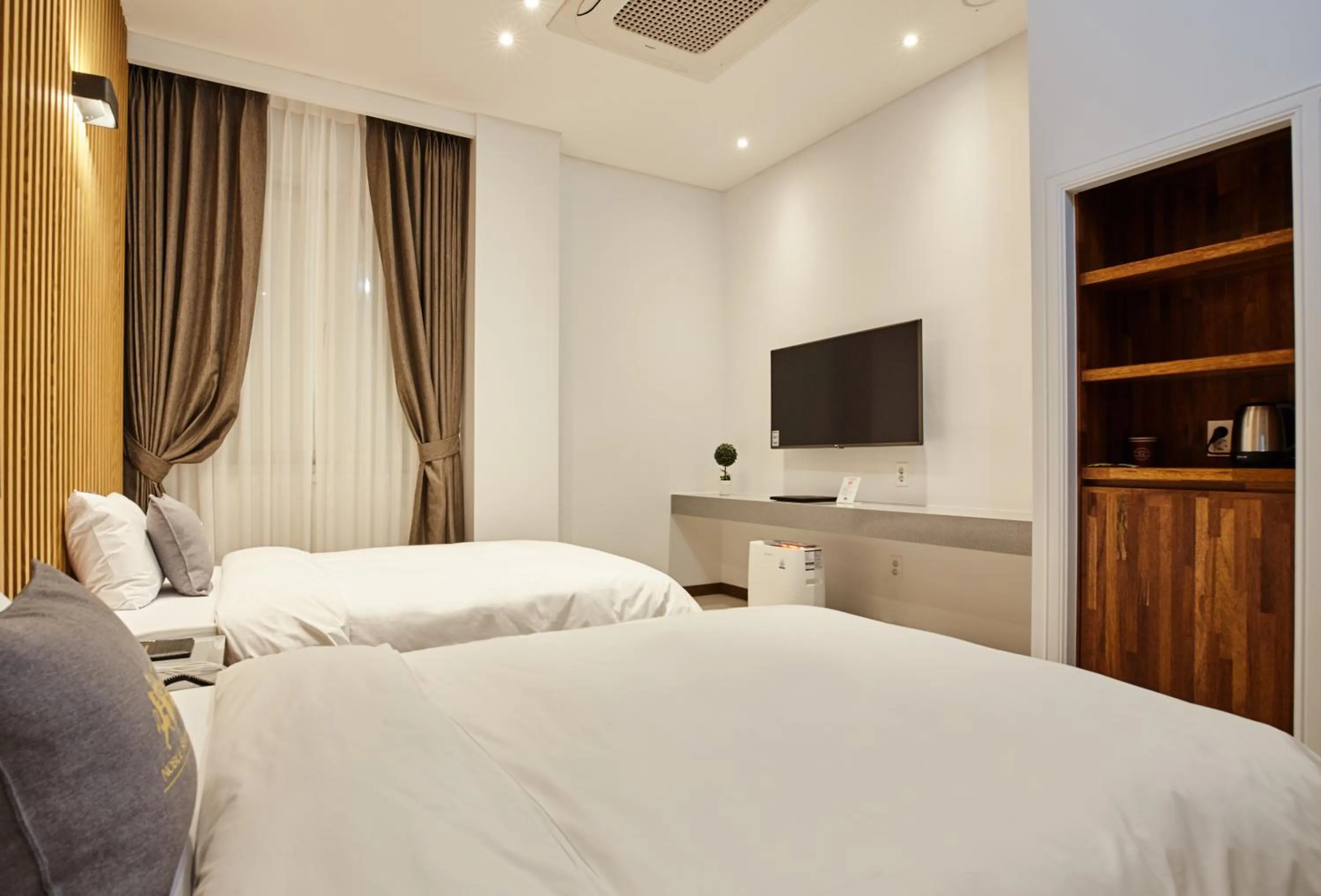 Bed in Noble Stay Hotel