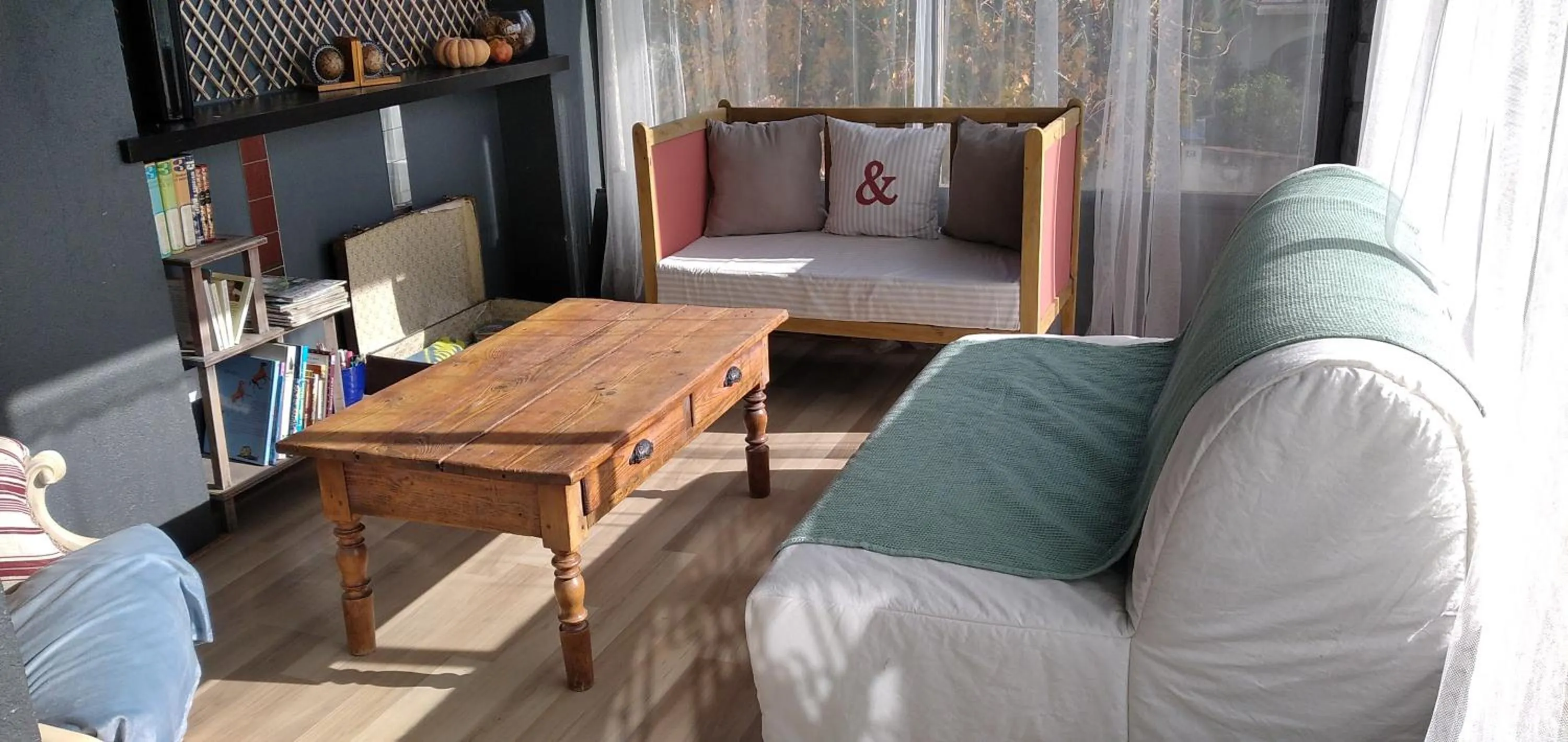 Library in L'Esperluette en Camargue