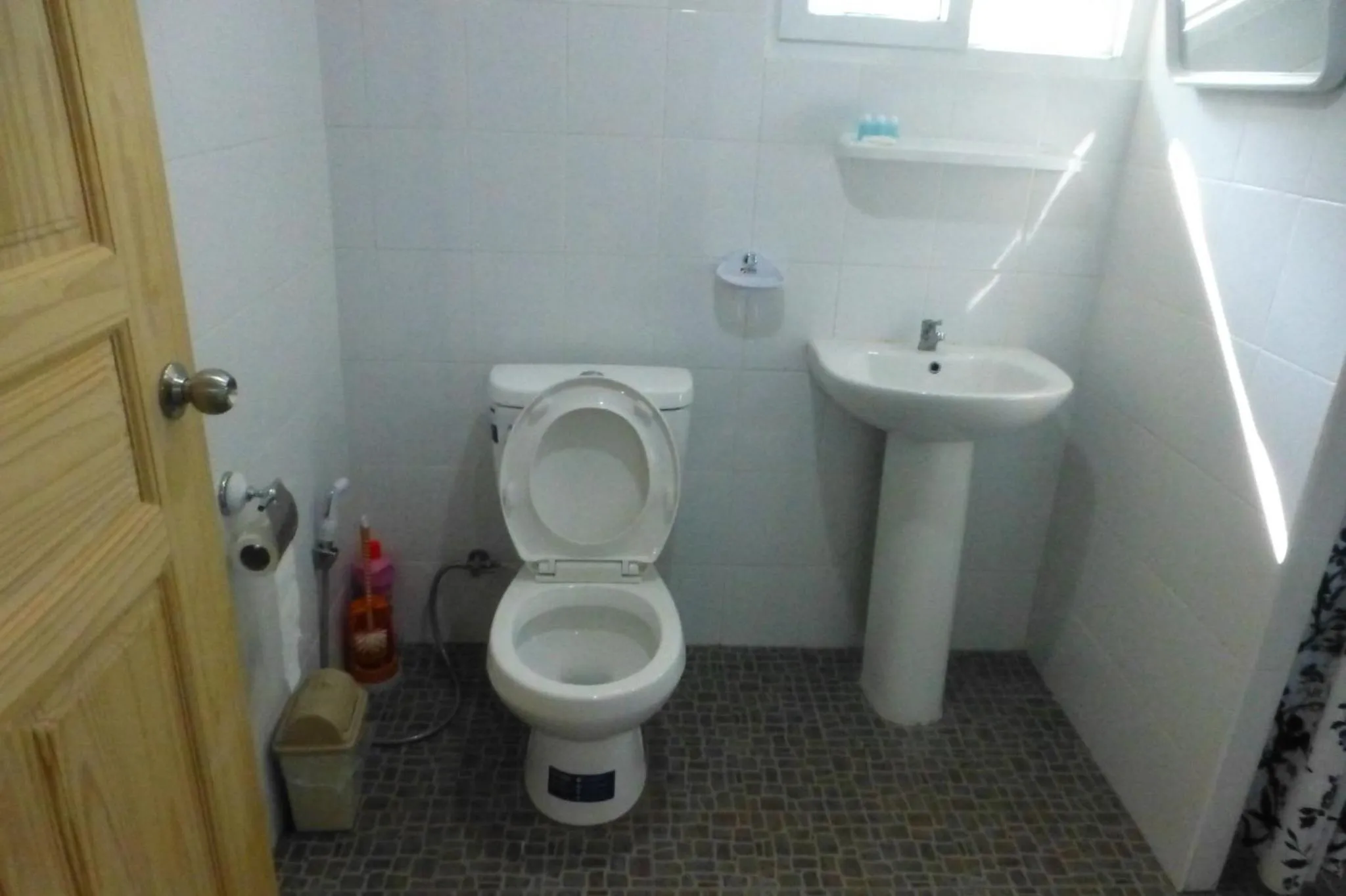 Toilet in 1 bedroom pool Villa Tropical fruit garden Fast Wifi Smart Tv