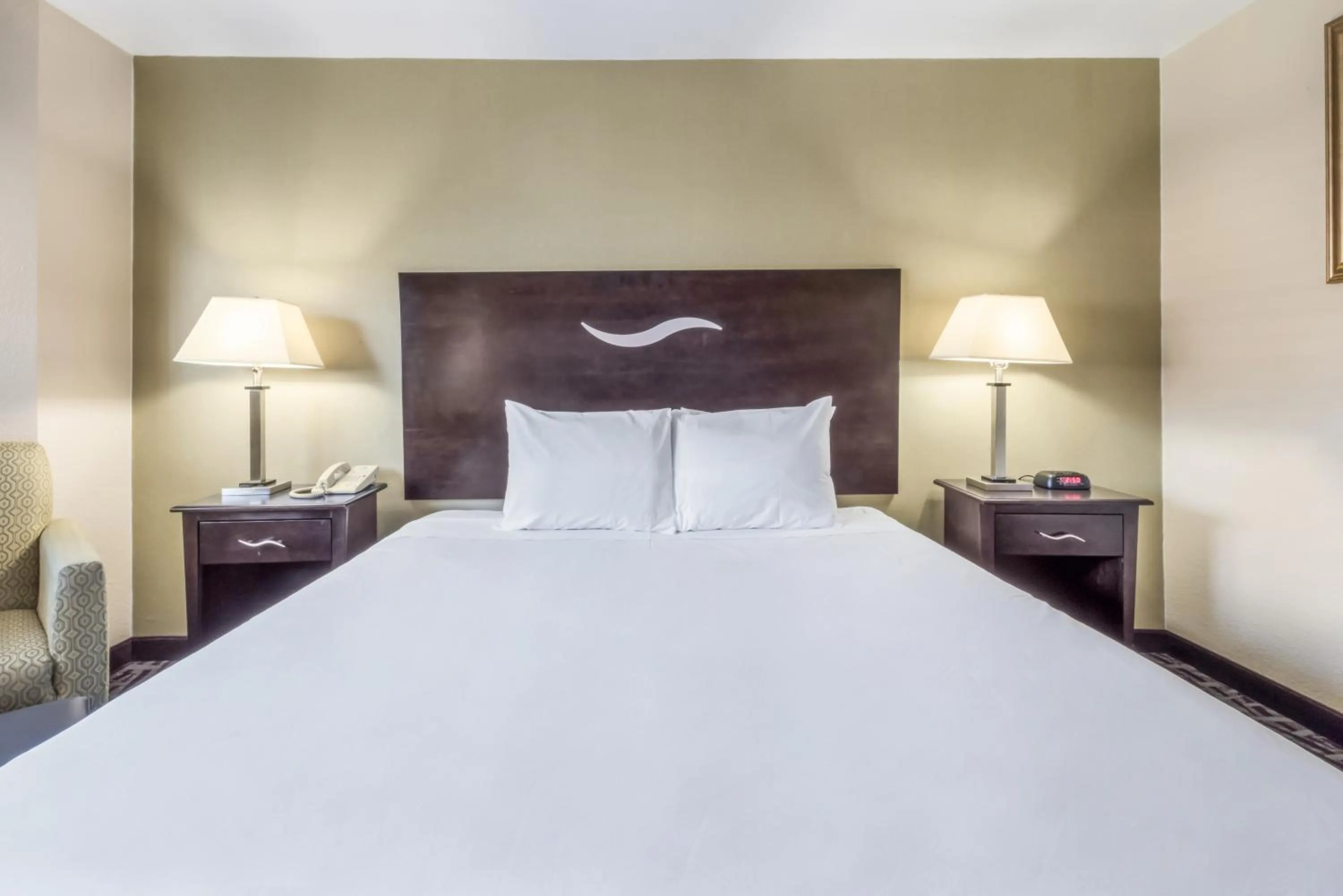 Bed in PACIFIC DRIFT San Francisco Pacifica