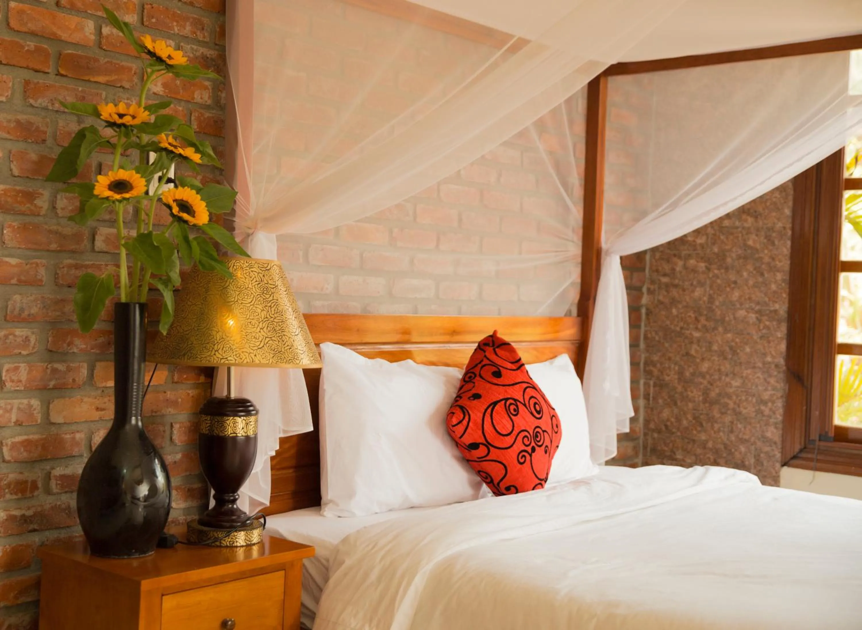 Bed in Phong Nha Lake House Resort