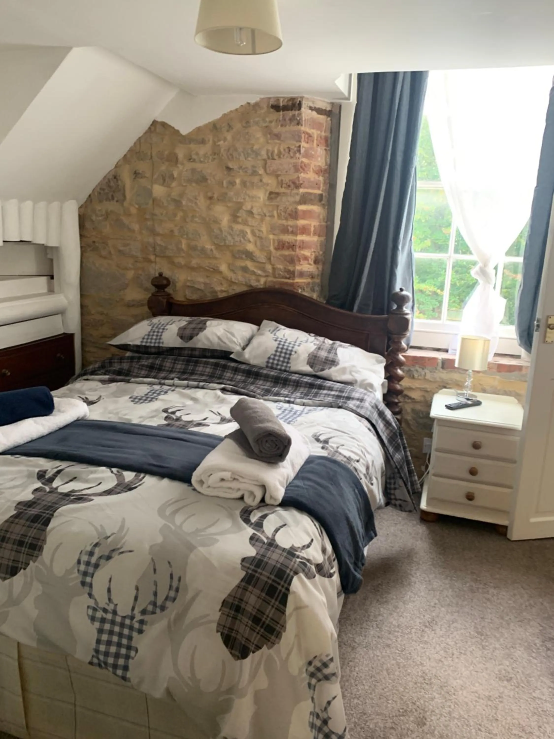 Photo of the whole room, Bed in Crosskeys Inn Guest Rooms in Wye Valley