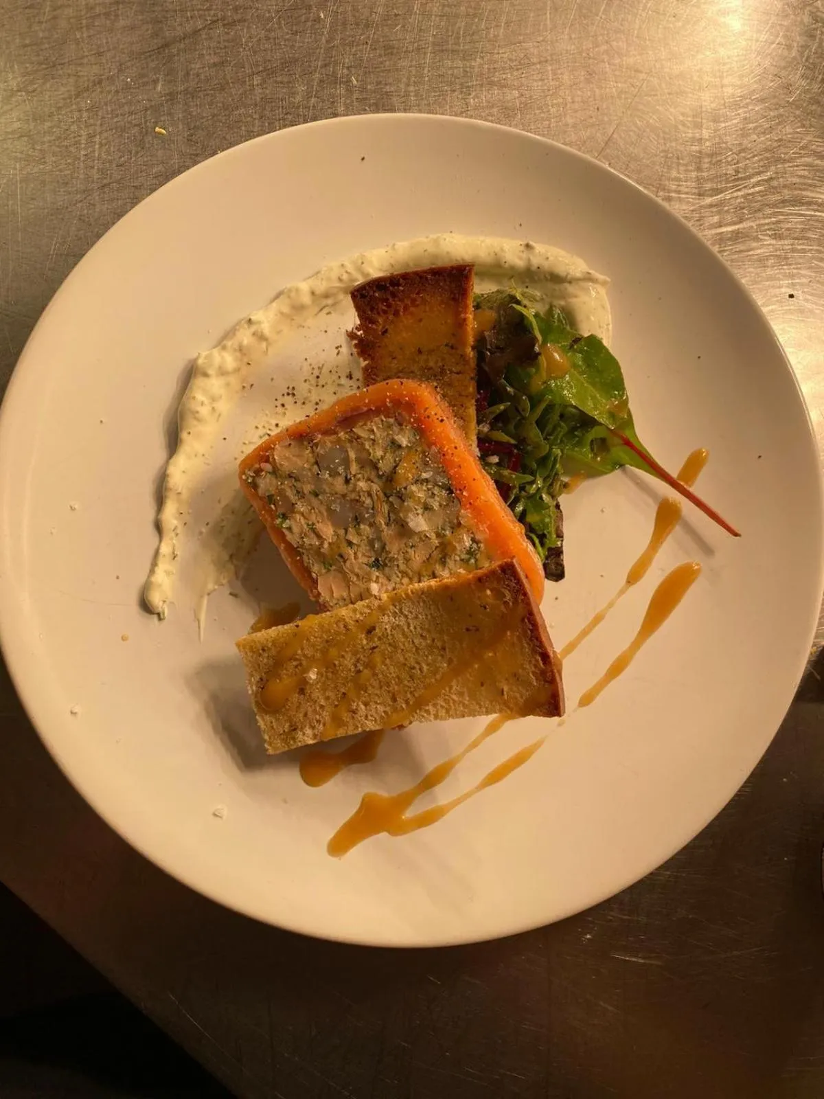 Restaurant/places to eat in Crosskeys Inn Guest Rooms in Wye Valley