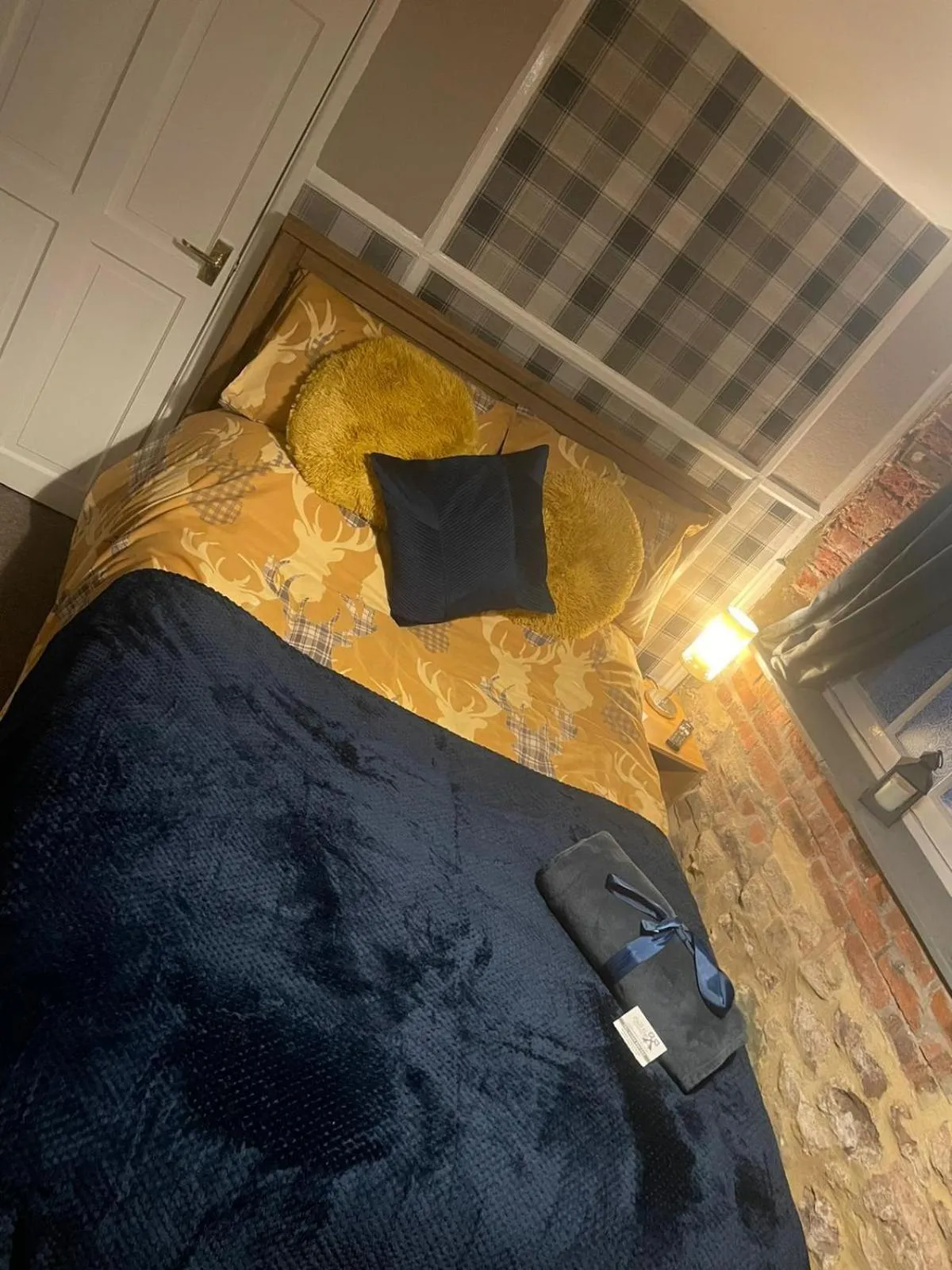 Bedroom, Bed in Crosskeys Inn Guest Rooms in Wye Valley