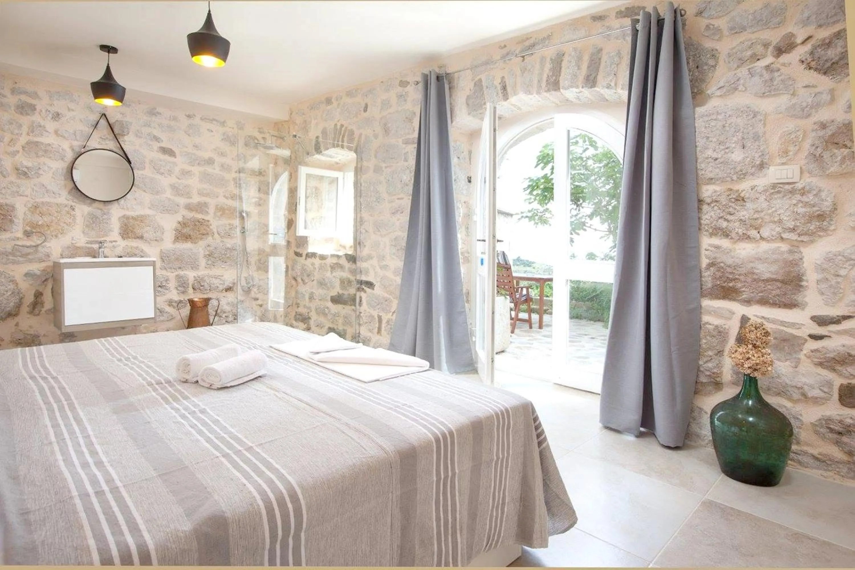 Photo of the whole room, Bed in Elegant villa in Podgora with private pool and sea view
