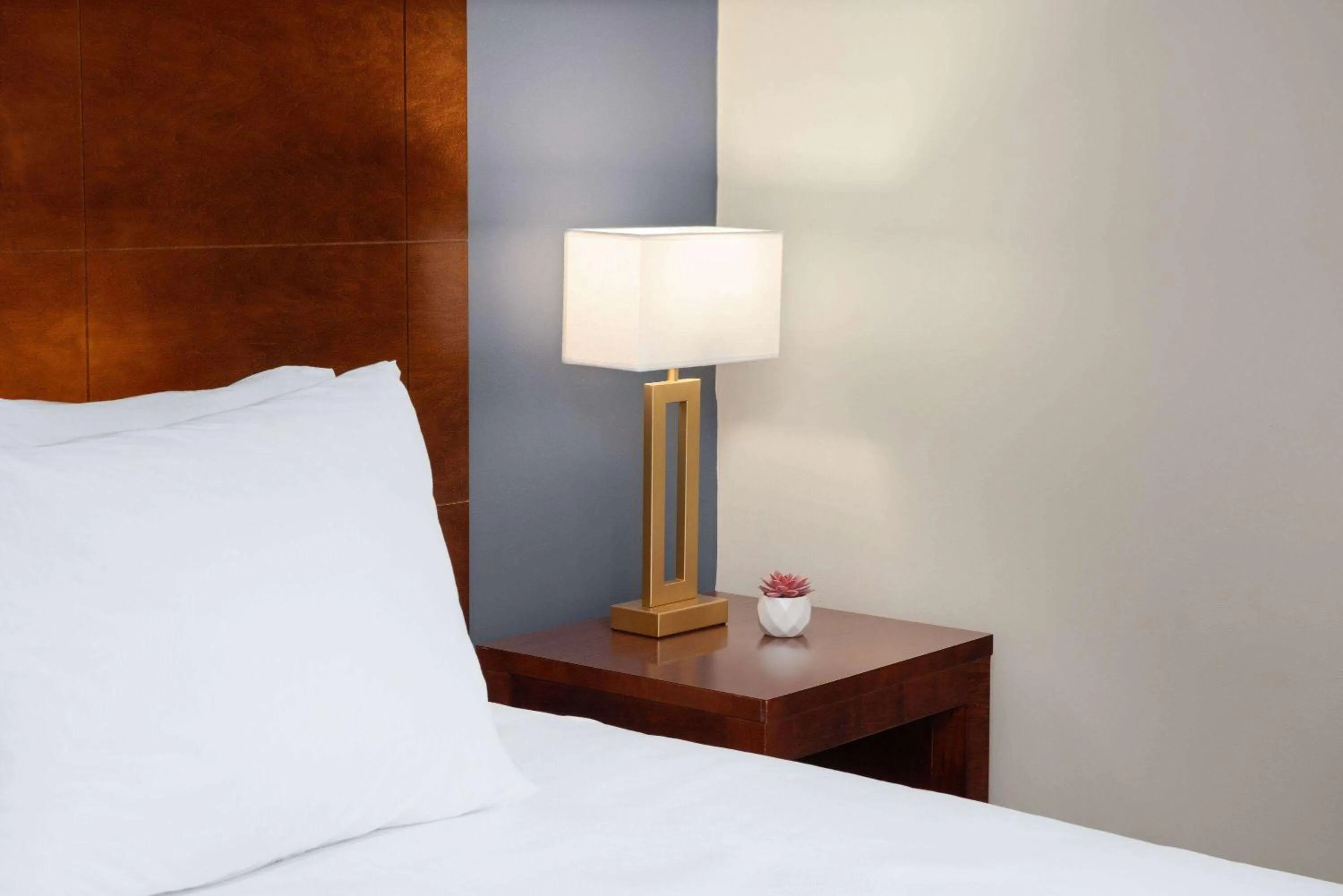 Bed in Travelodge by Wyndham by Fisherman's Wharf