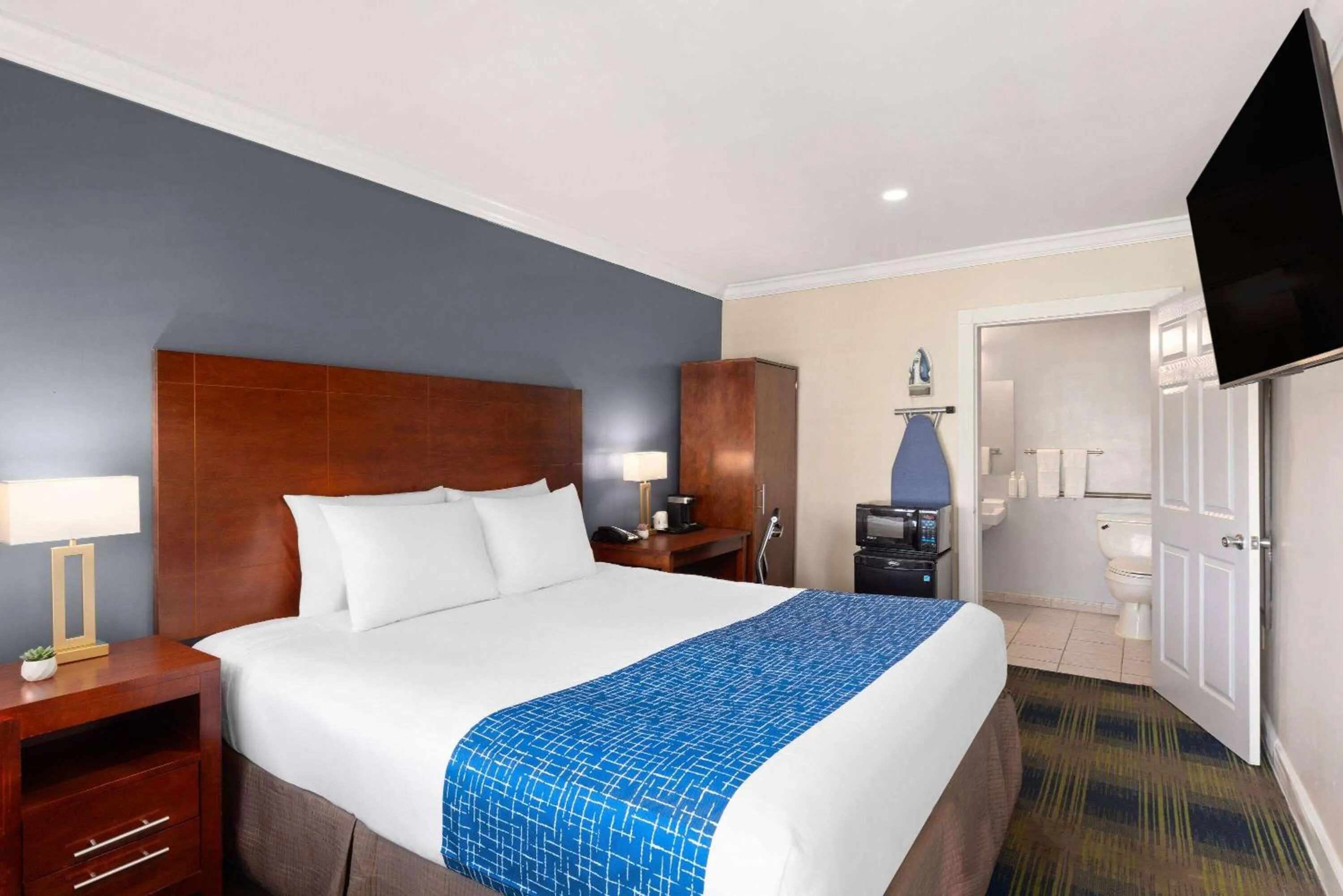 Bed in Travelodge by Wyndham by Fisherman's Wharf