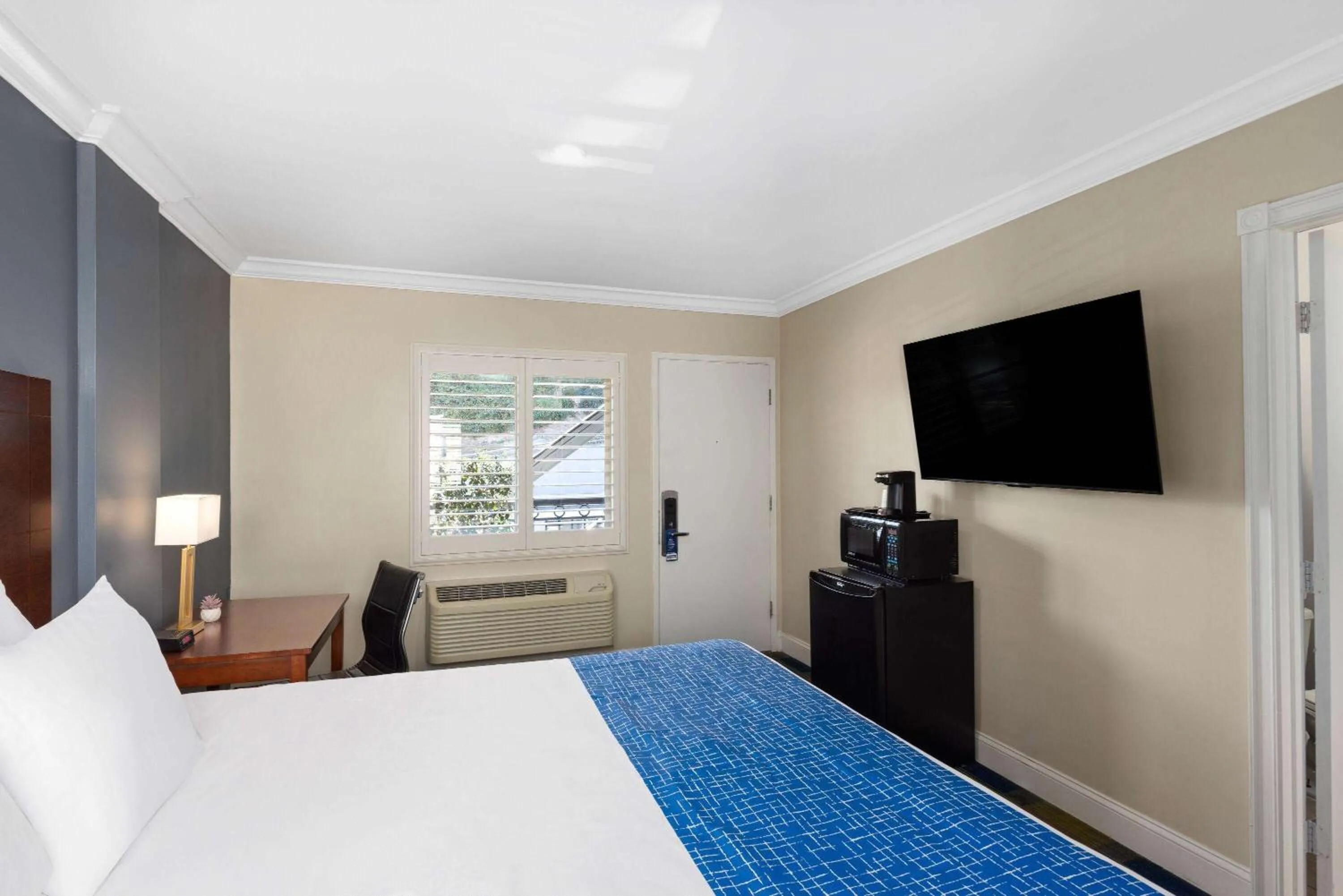 Bed in Travelodge by Wyndham by Fisherman's Wharf