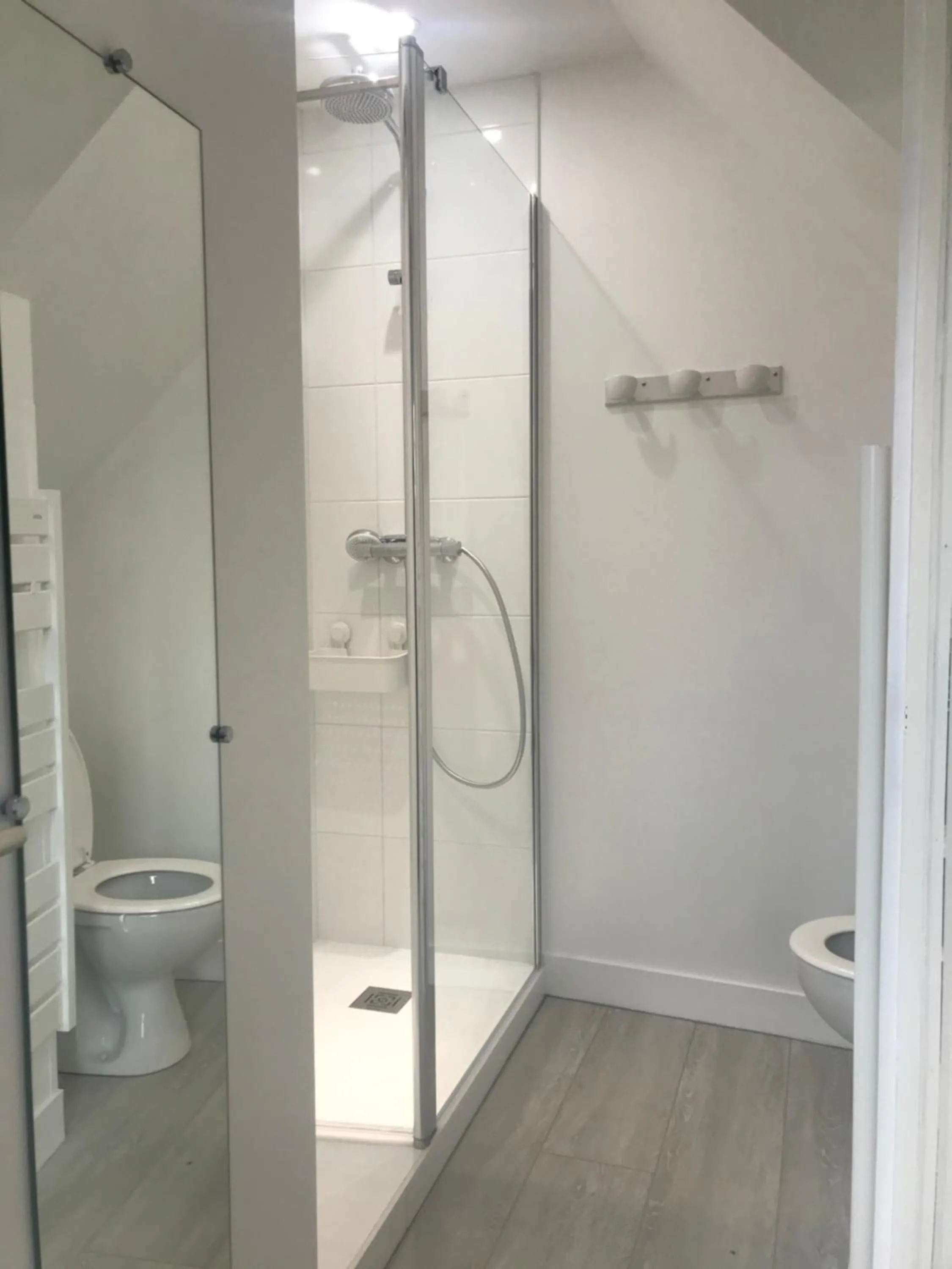 Shower in Maison Quatre Freres