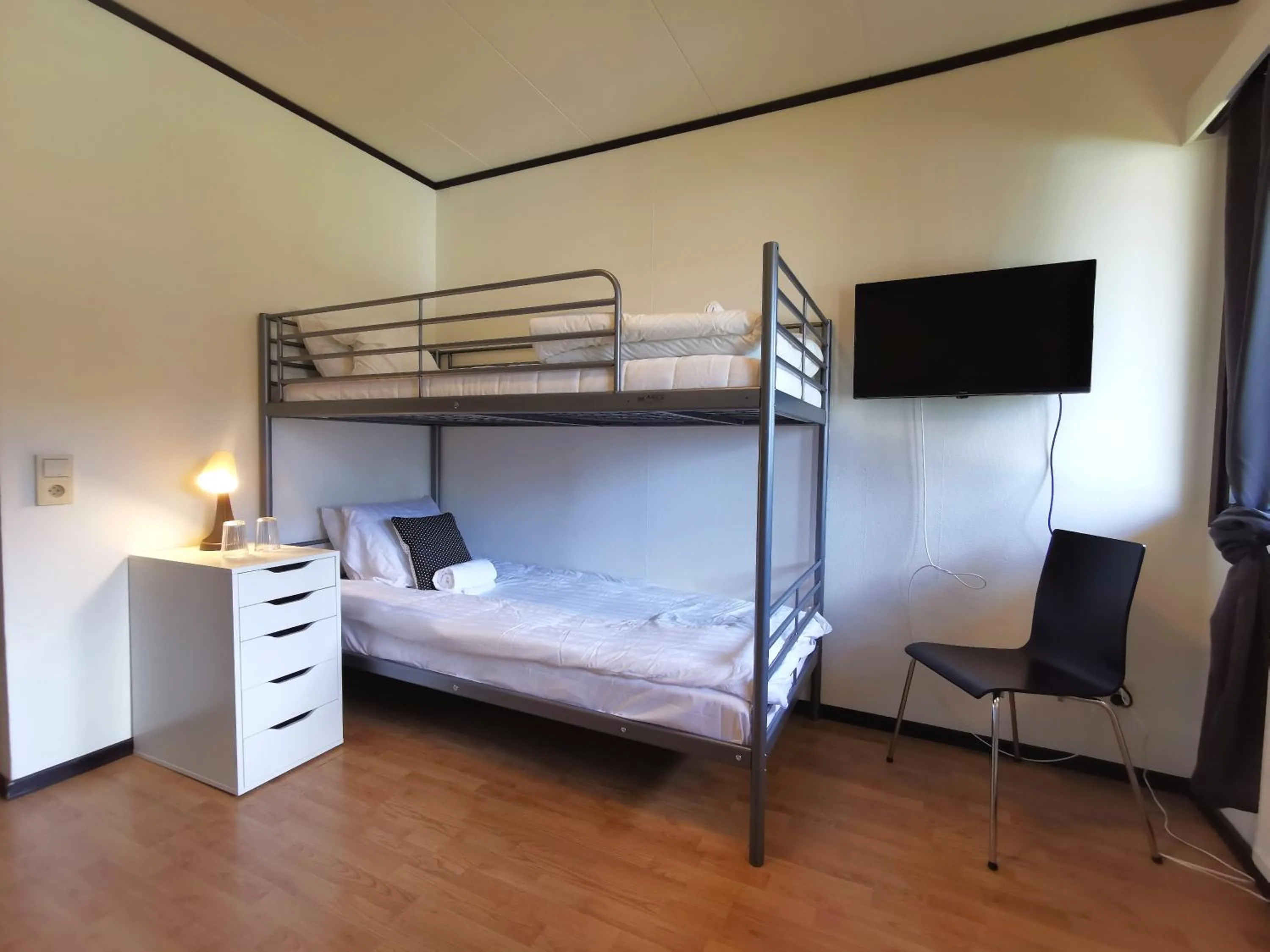 Bedroom, Bed in Green Door Hotel