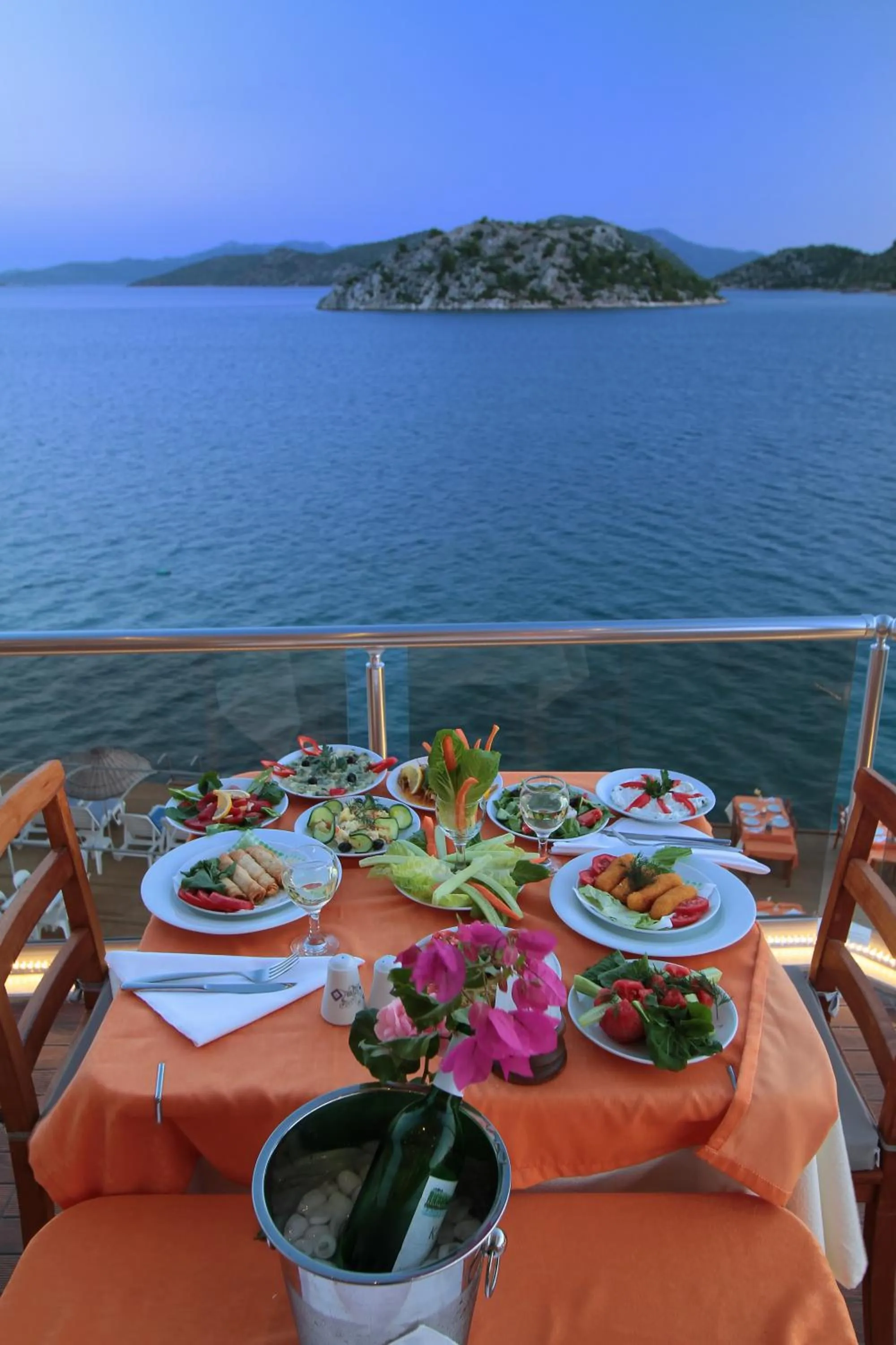 Restaurant/places to eat in Tymnos Hotel