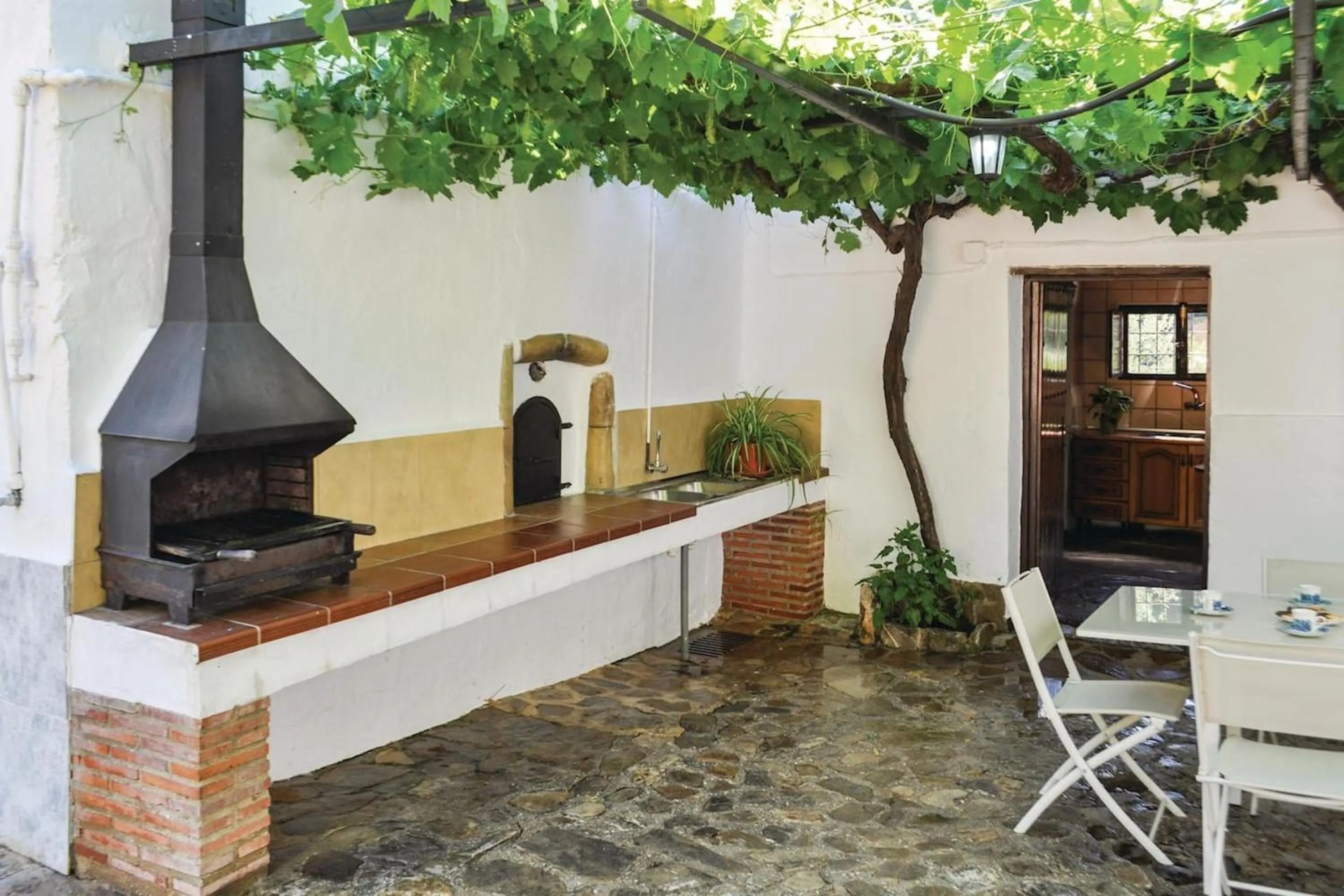 BBQ facilities in Charming Villa in Montefrío with Private Pool