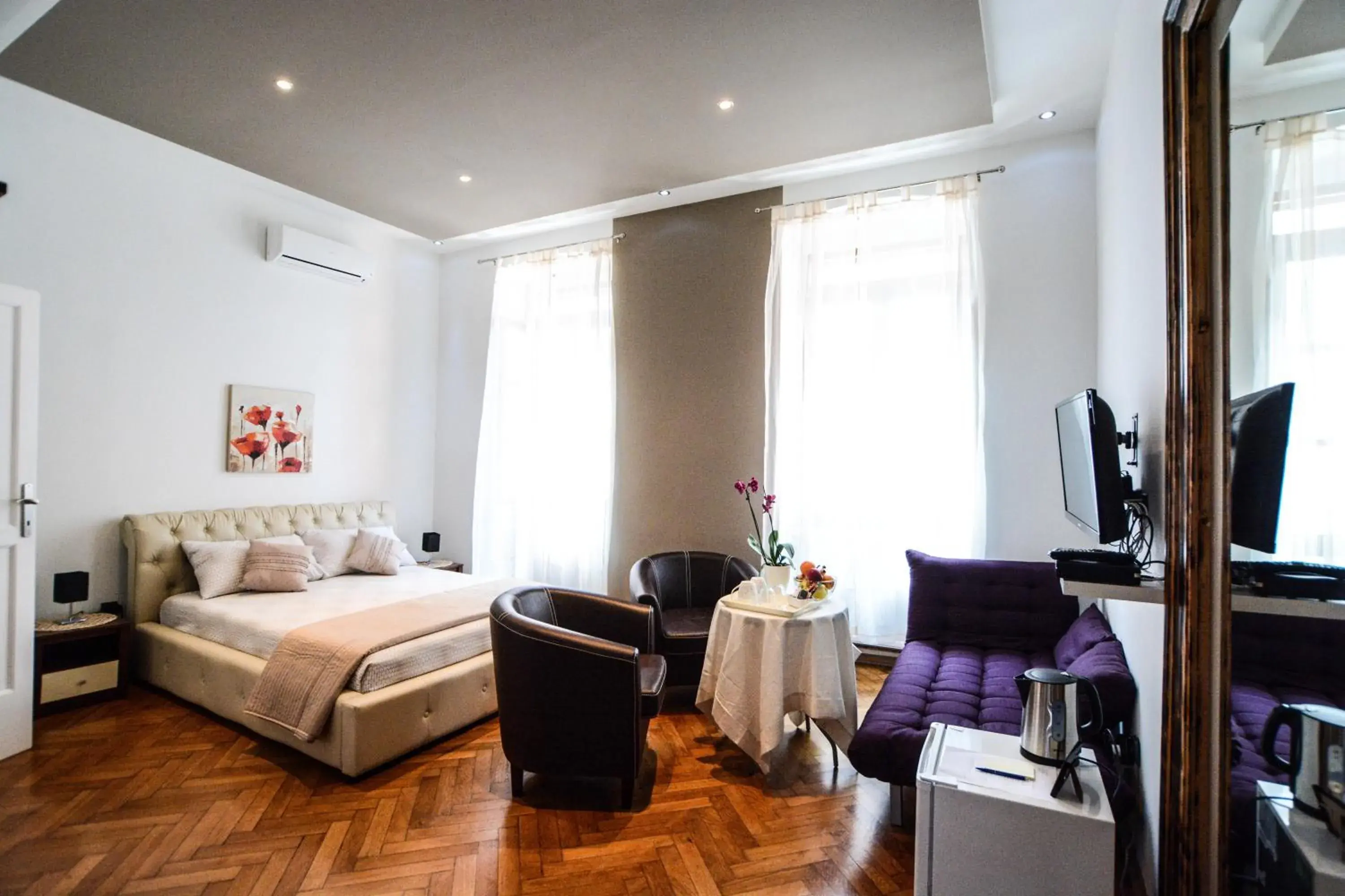 Comfort Double Room in City Center Rooms Comfort Double Room in City Center Rooms