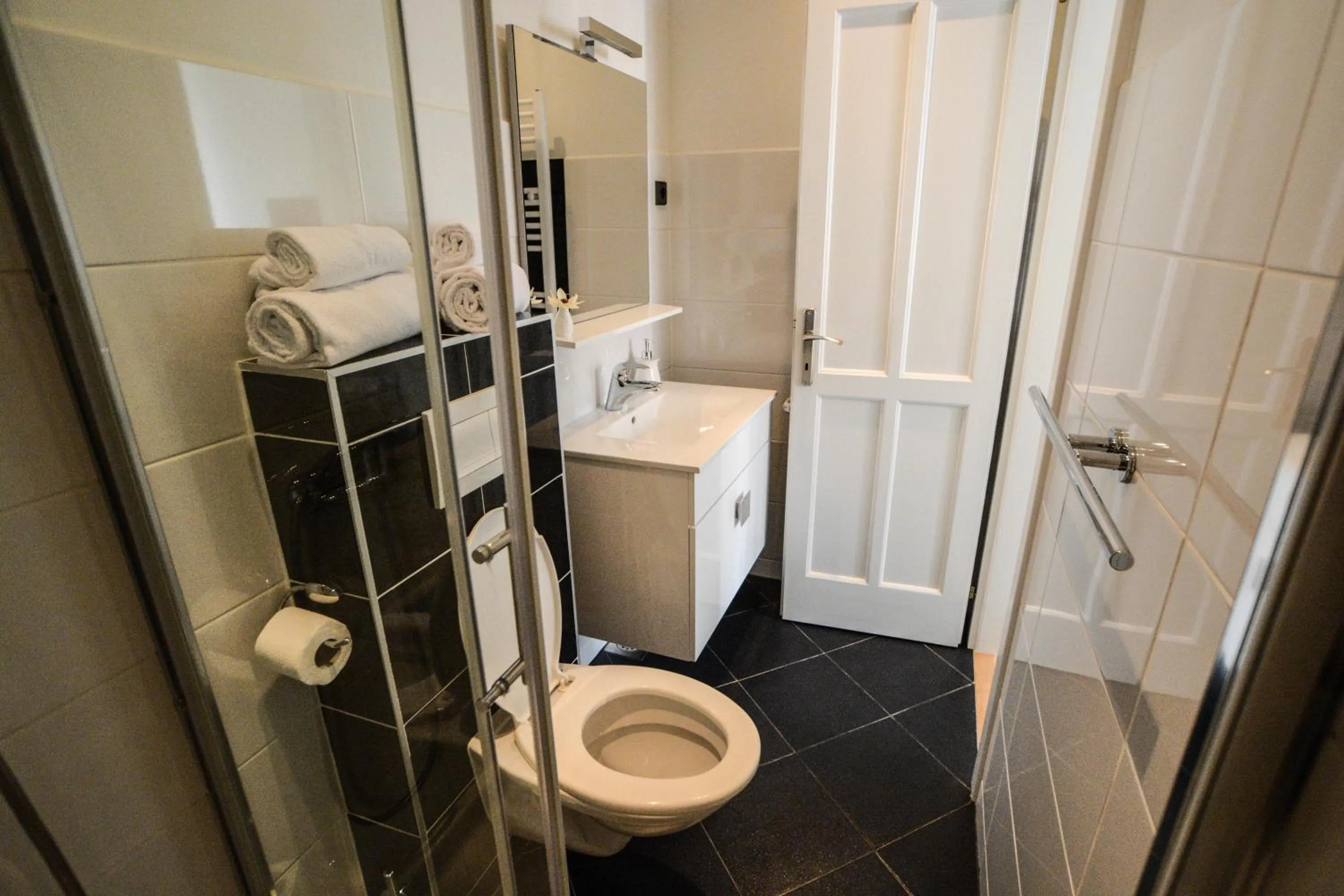 Bathroom in City Center Rooms