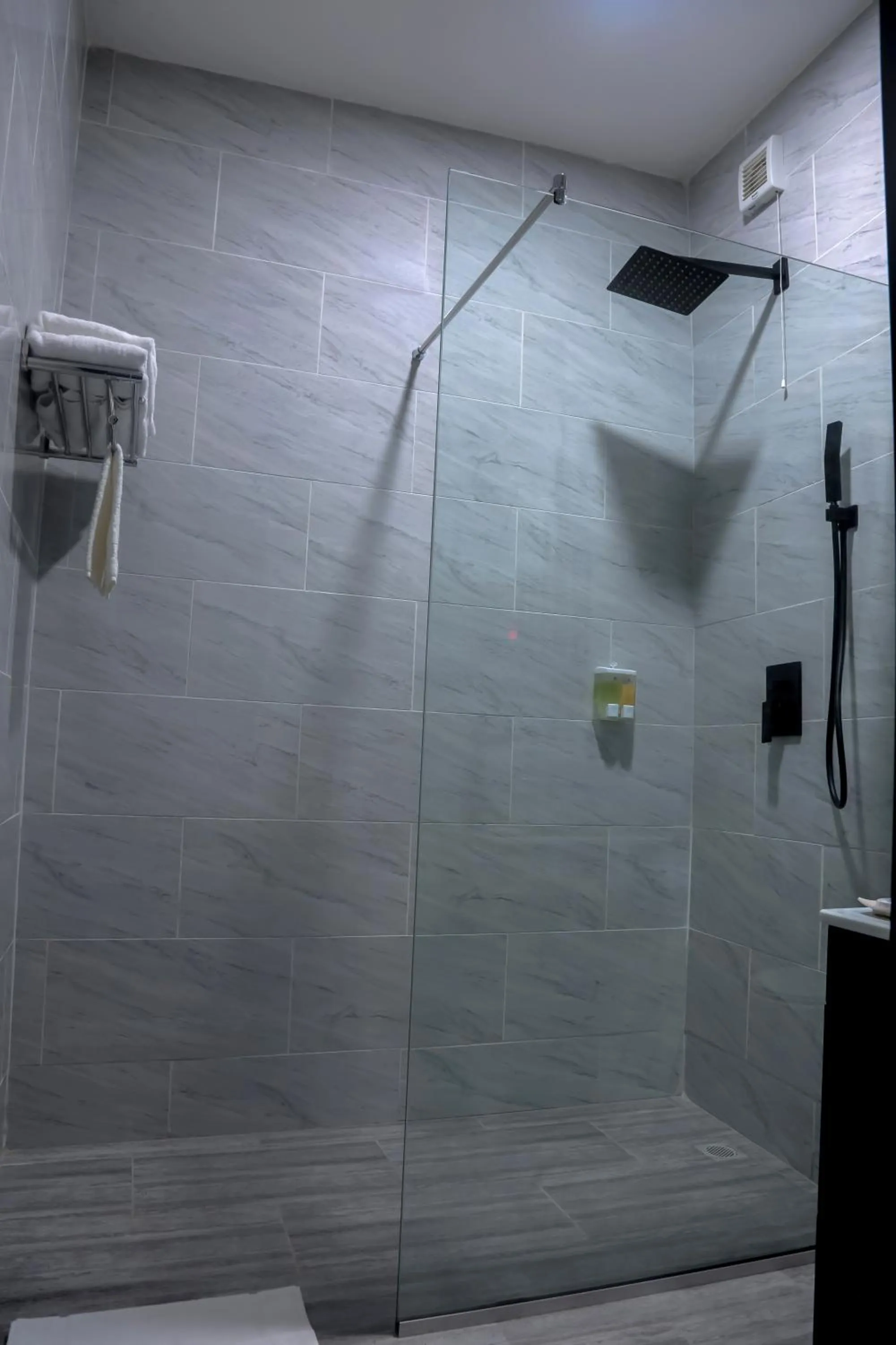 Shower in BON Hotel Ikeja Residence