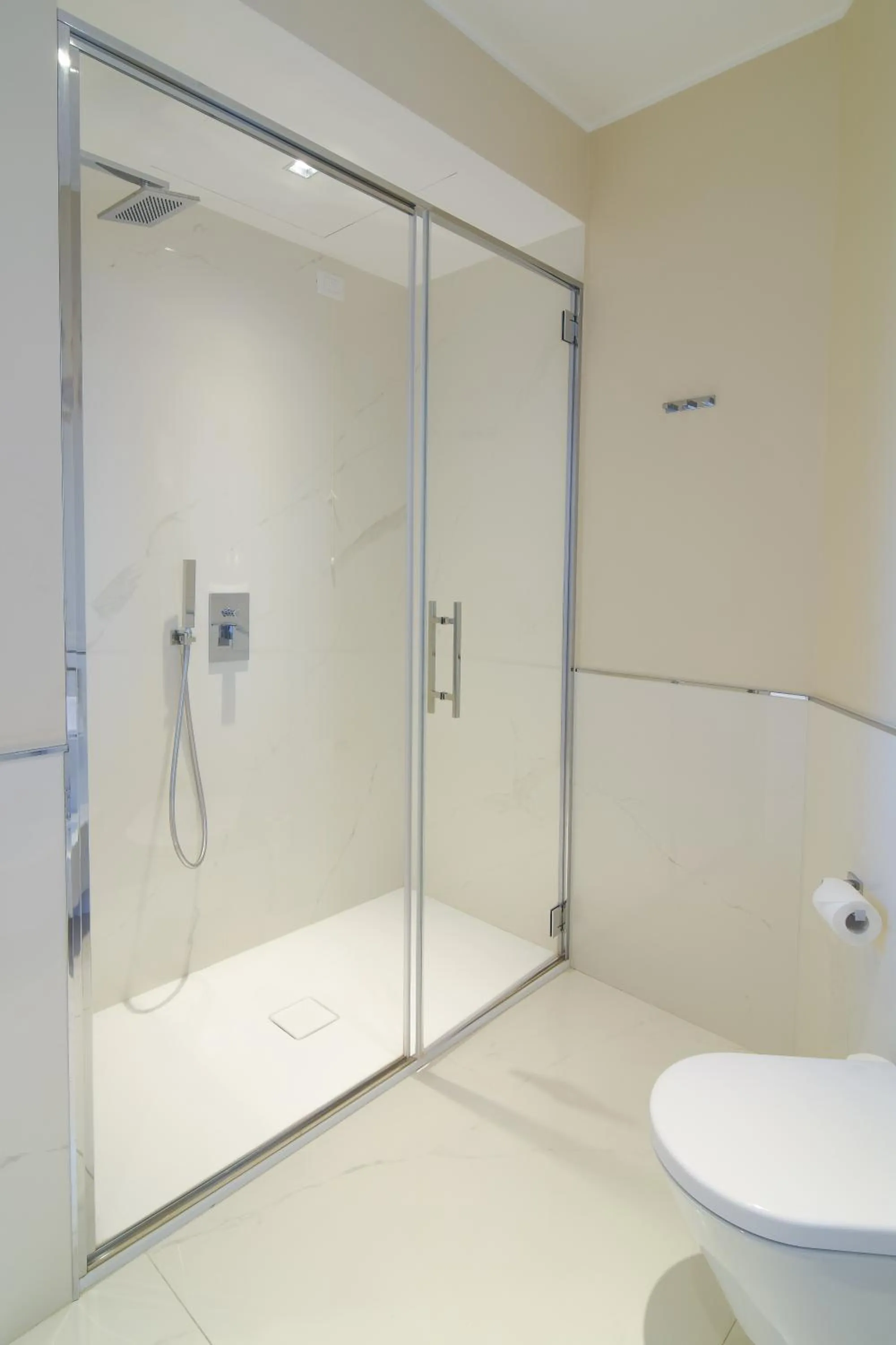 Shower in Suite Milano Duomo