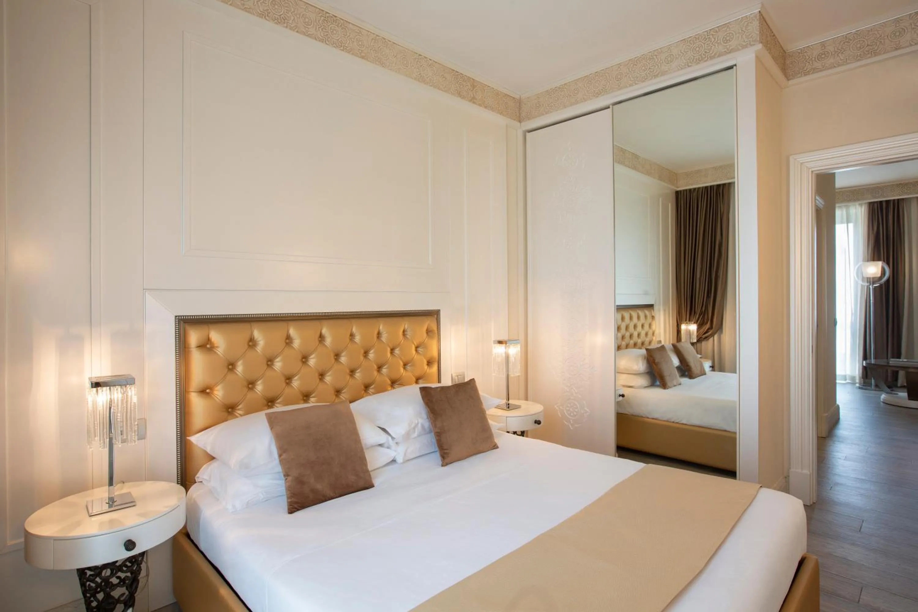 Bed in Suite Milano Duomo