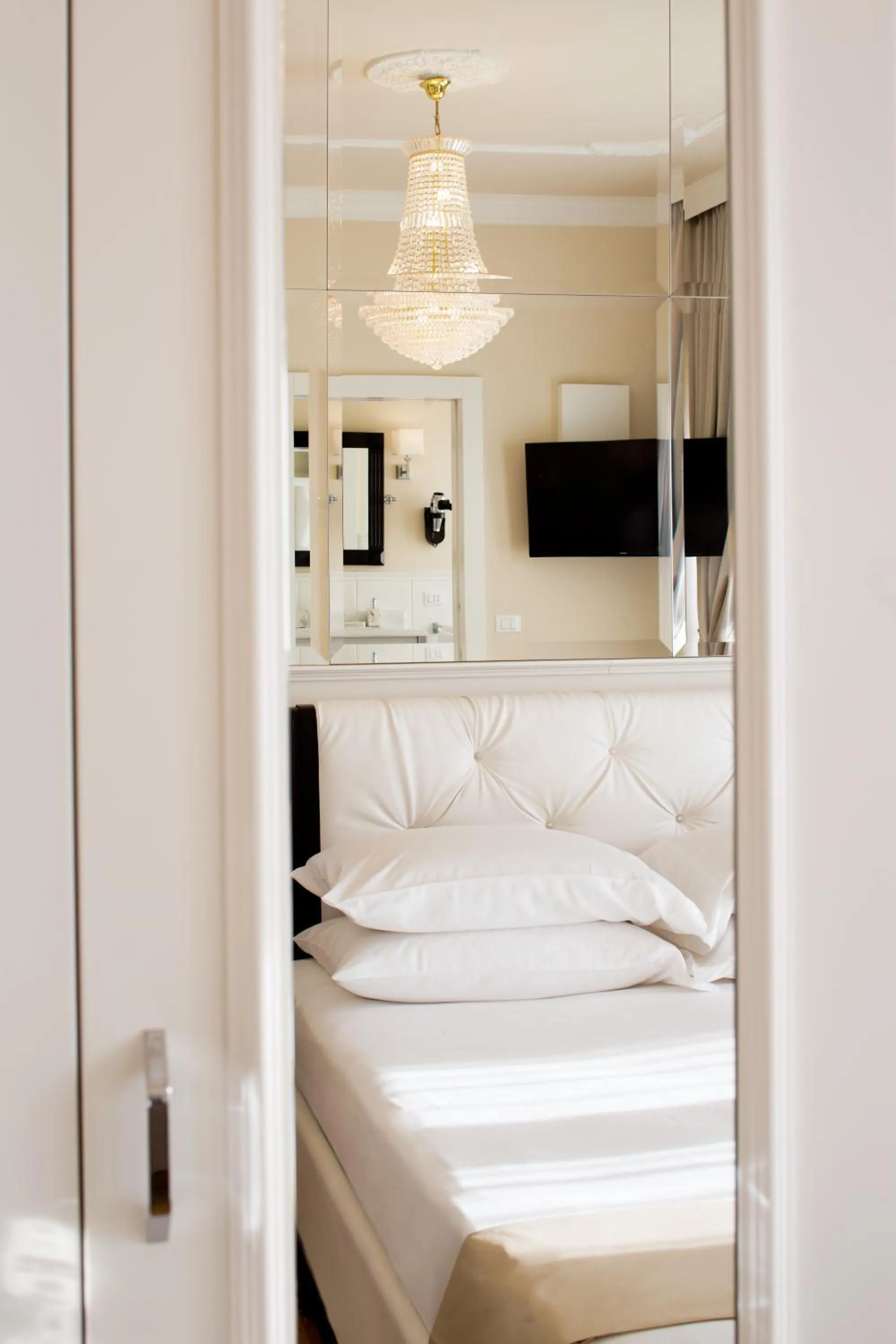 Decorative detail, Bed in Suite Milano Duomo